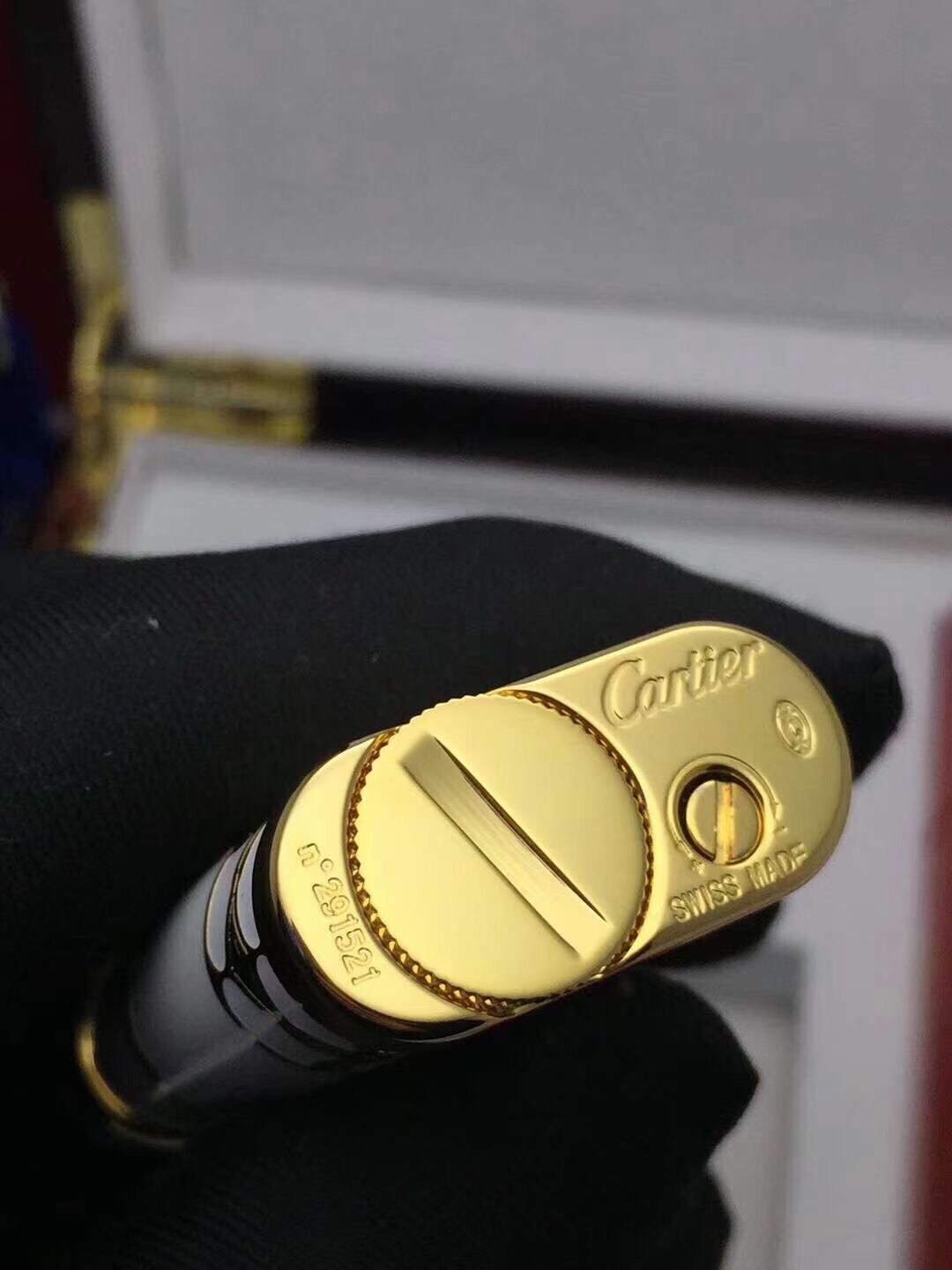 Cartier Lighter White & Gold Regal Ribbon Motif Edition