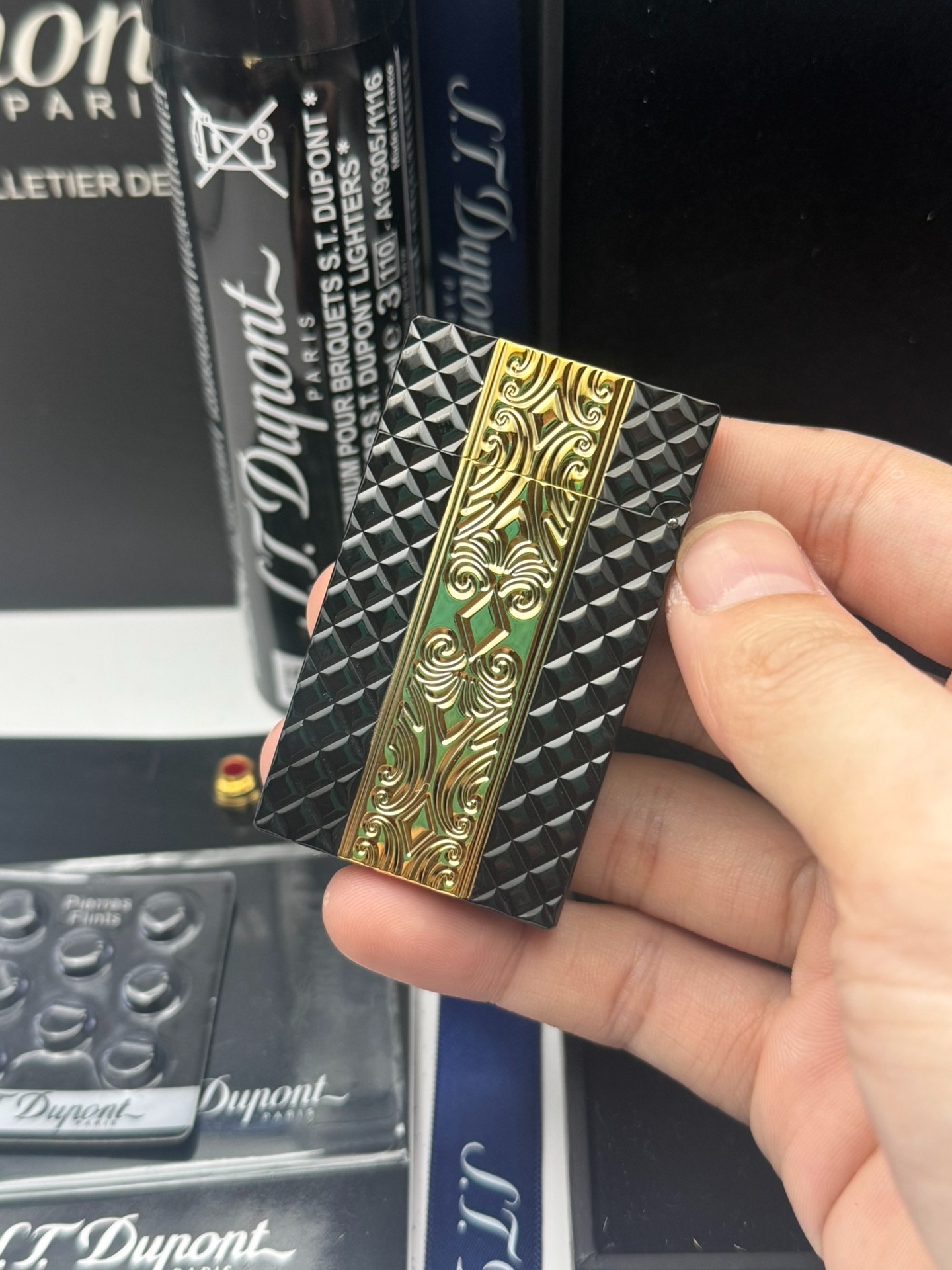 ST Dupont L2 Loud Sound Lighter Black Gold Studded Brass Luxury Lighter