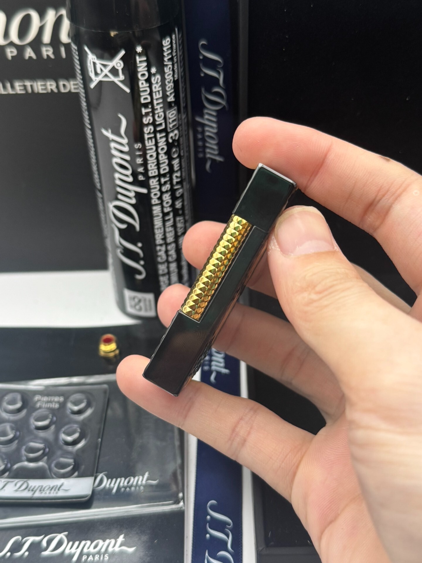 ST Dupont L2 Loud Sound Lighter Black Gold Studded Brass Luxury Lighter