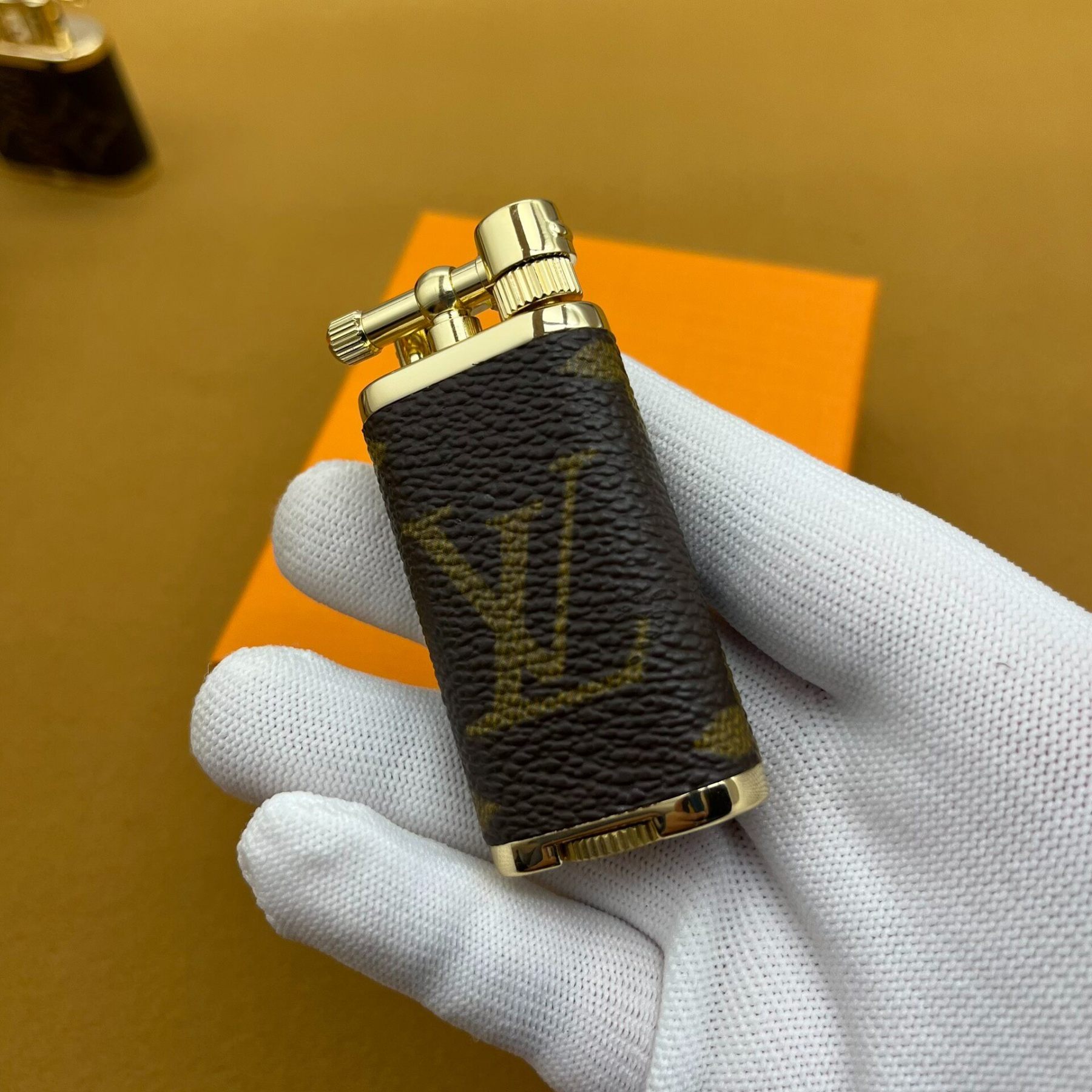 Vintage Kerosene Lighter – Brass Body Integrated Fuel Tank Design