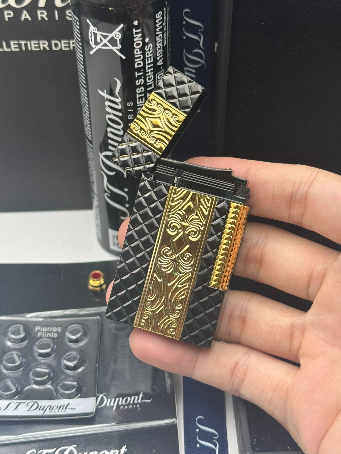 ST Dupont L2 Loud Sound Lighter Black Gold Studded Brass Luxury Lighter