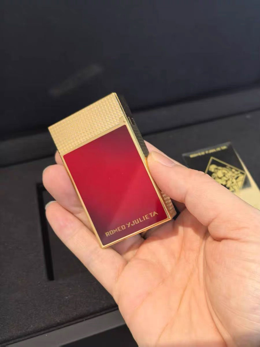 ST Dupont Romeo y Julieta 150th Anniversary Red Lacquer Dual Flame Lighter