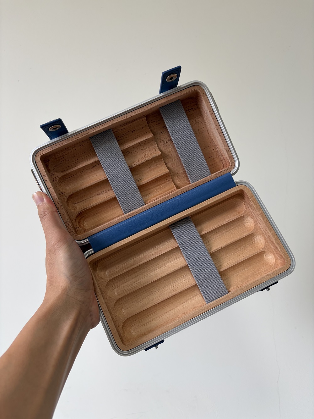 Luxury Cigar Travel Case – No Hygrometer RIMOWA Style Portable Box