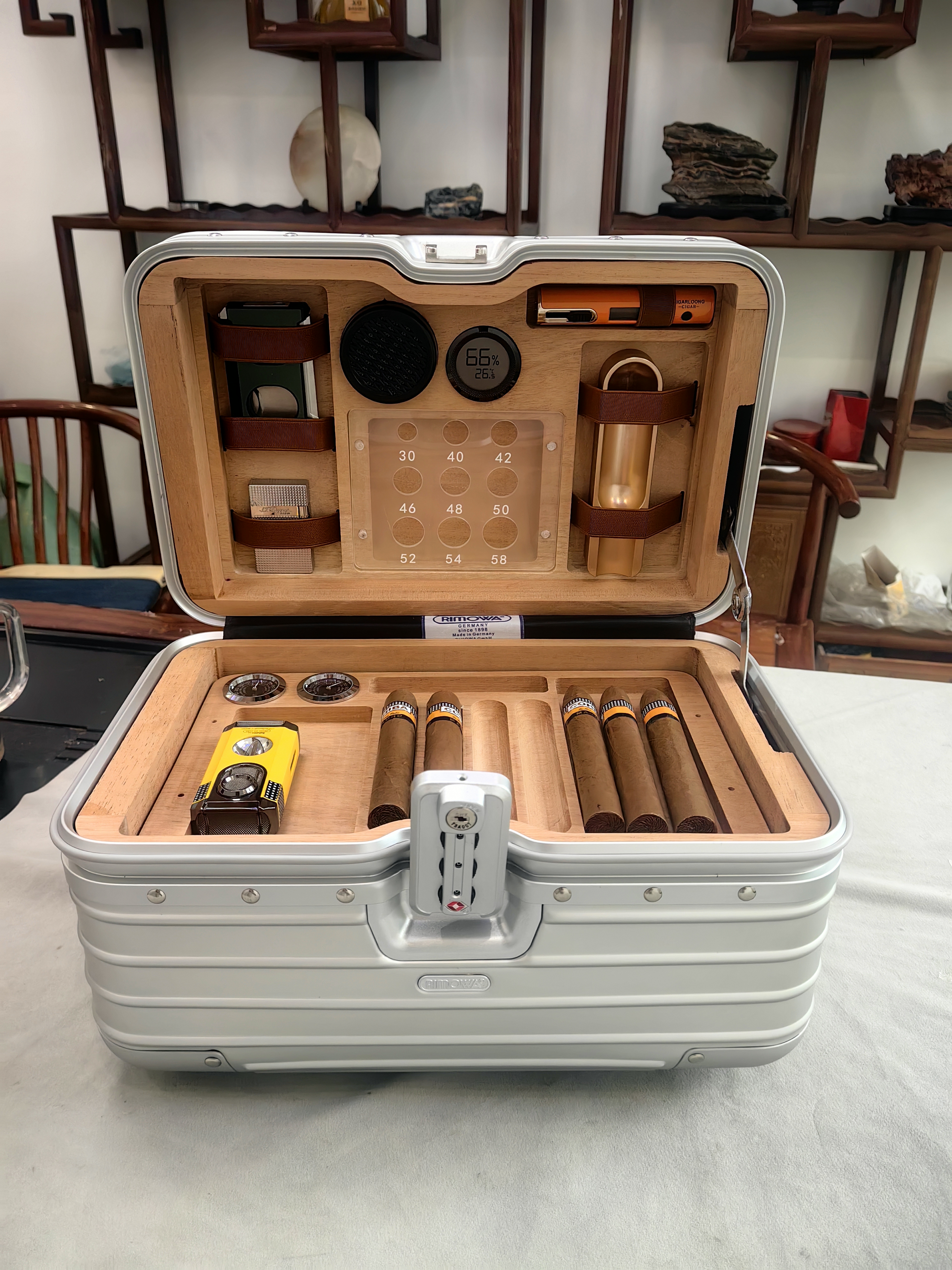 RMW Style Luxury Travel Humidor Case | Aluminum Makeup Case Converted Cigar Tool Box with Hygrometer & Accessories Storage