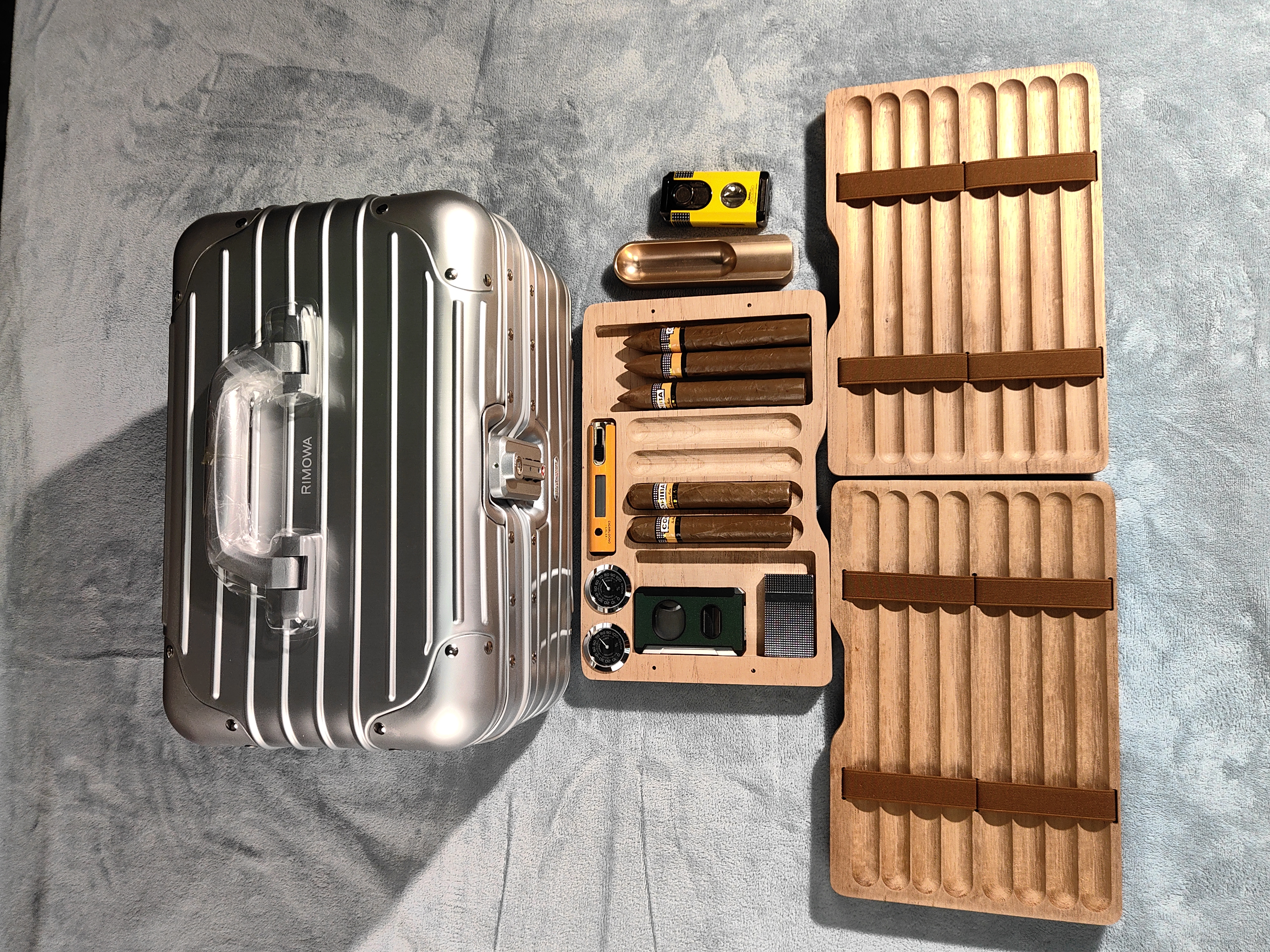 RMW Style Luxury Travel Humidor Case | Aluminum Makeup Case Converted Cigar Tool Box with Hygrometer & Accessories Storage
