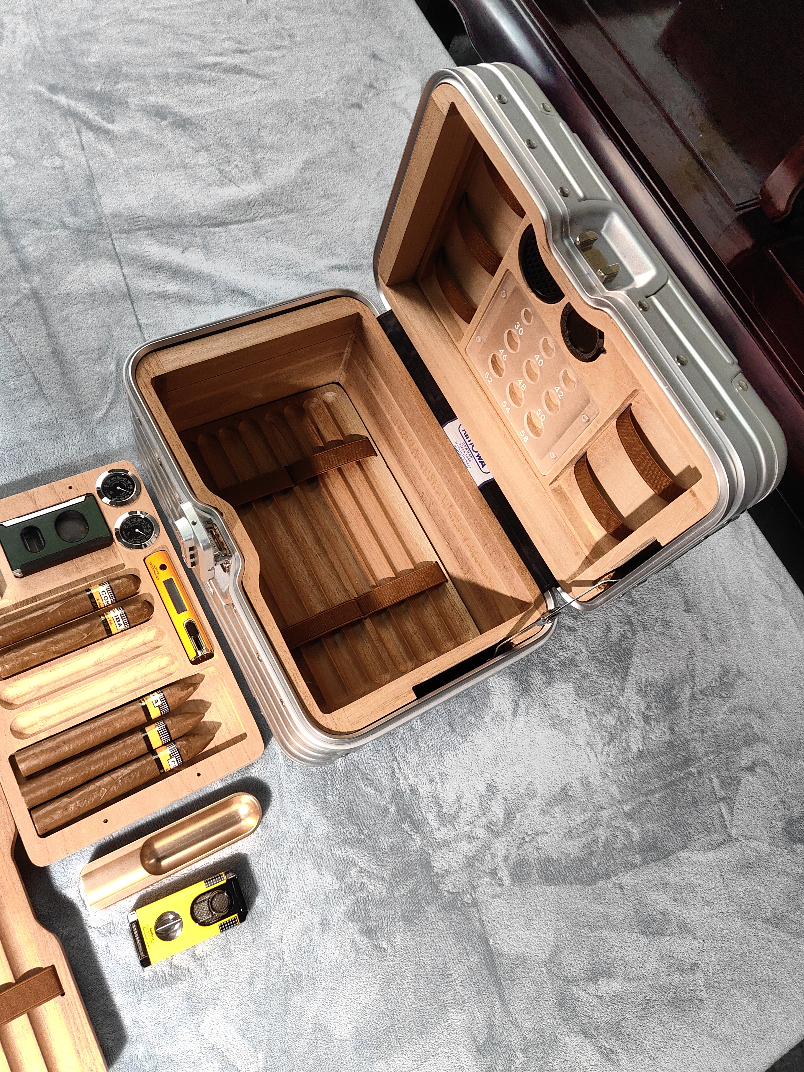 RMW Style Luxury Travel Humidor Case | Aluminum Makeup Case Converted Cigar Tool Box with Hygrometer & Accessories Storage