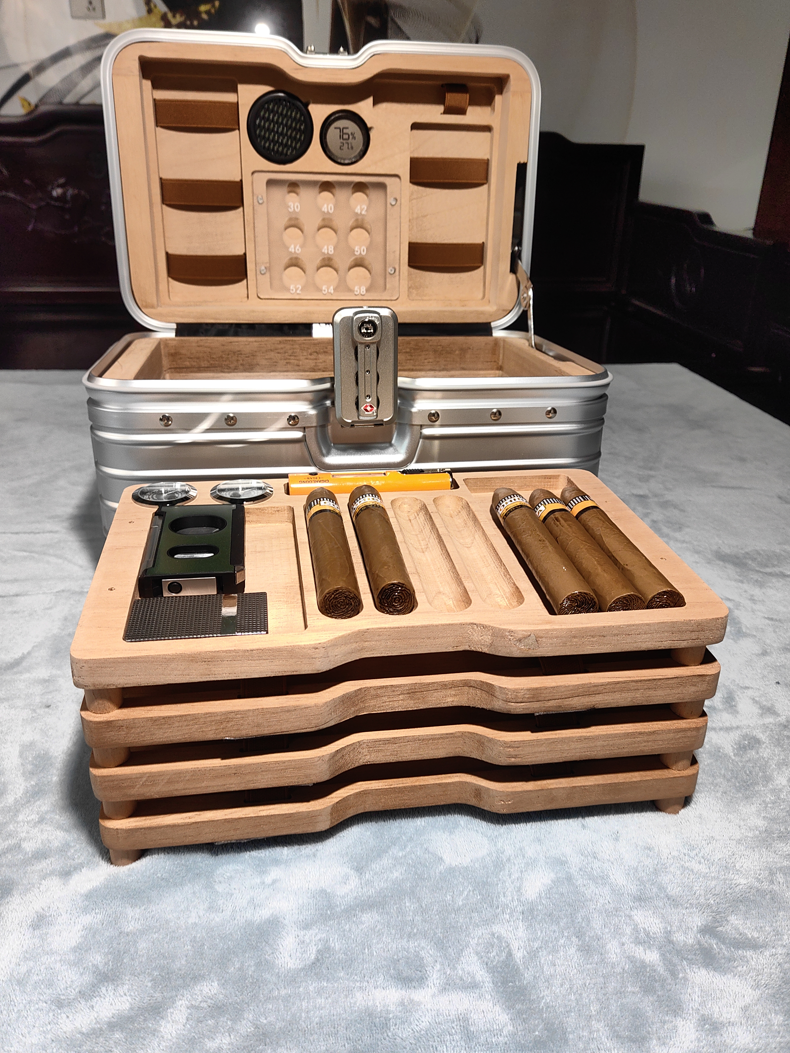 RMW Style Luxury Travel Humidor Case | Aluminum Makeup Case Converted Cigar Tool Box with Hygrometer & Accessories Storage