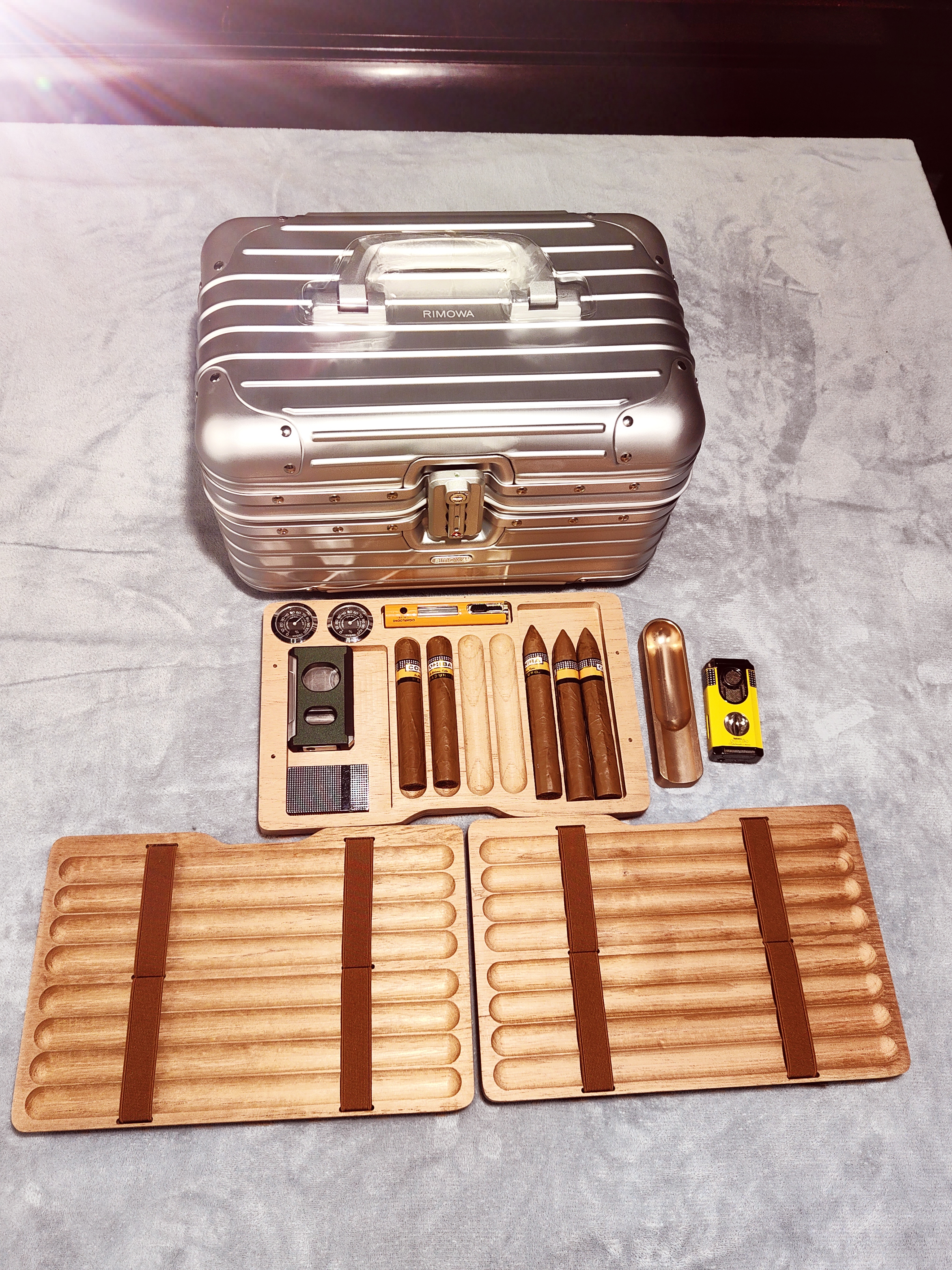 RMW Style Luxury Travel Humidor Case | Aluminum Makeup Case Converted Cigar Tool Box with Hygrometer & Accessories Storage