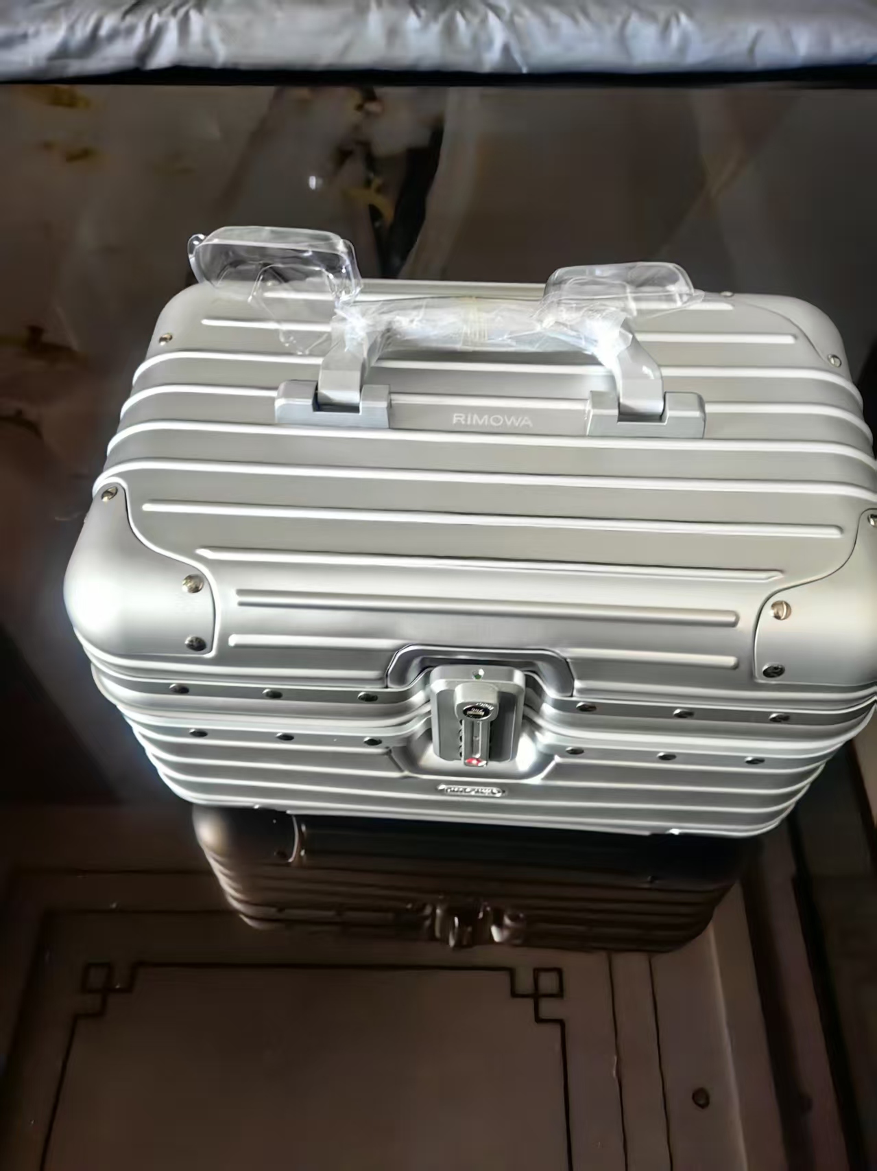 RMW Style Luxury Travel Humidor Case | Aluminum Makeup Case Converted Cigar Tool Box with Hygrometer & Accessories Storage