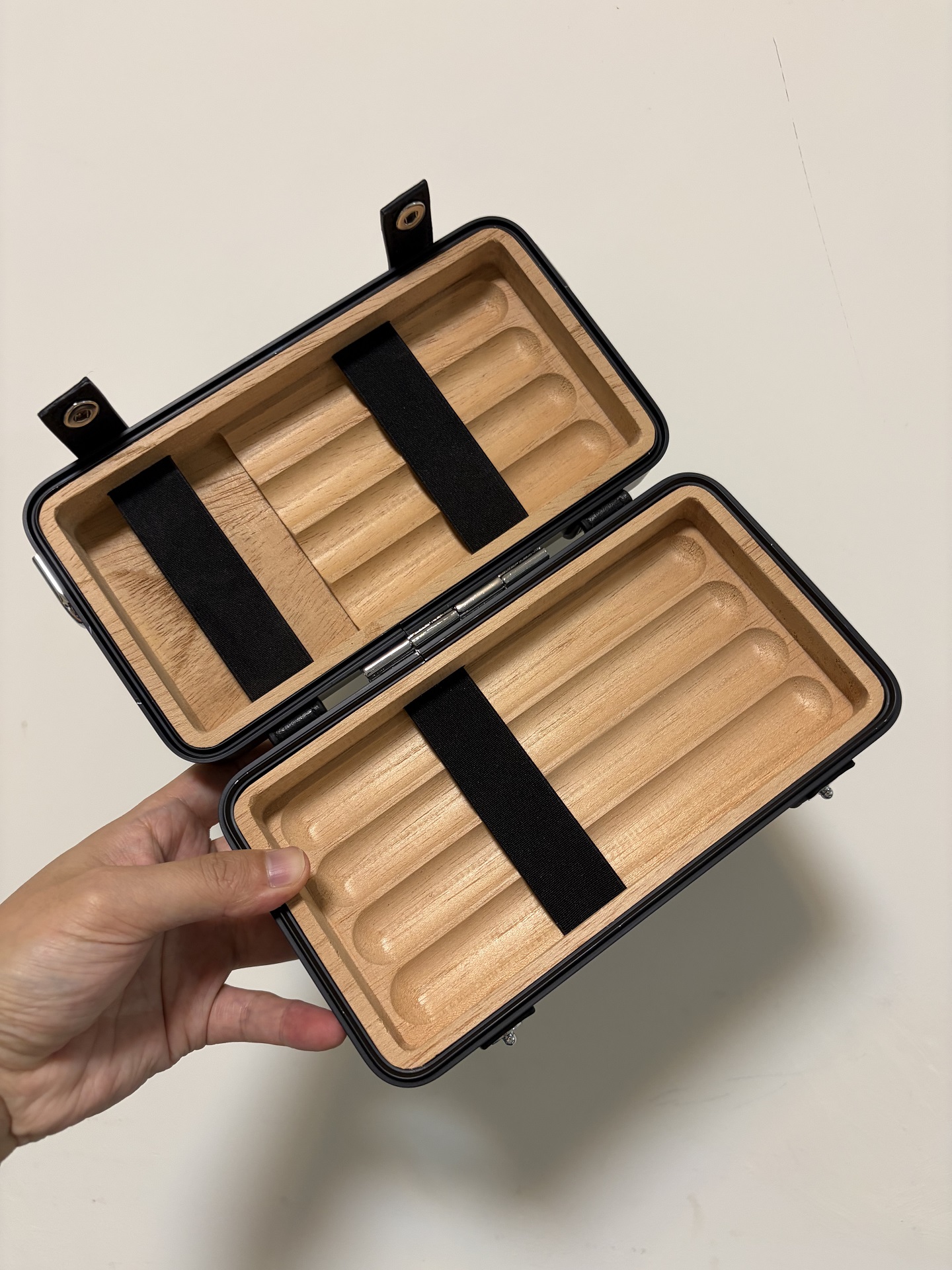 Luxury Cigar Travel Case – No Hygrometer RIMOWA Style Portable Box