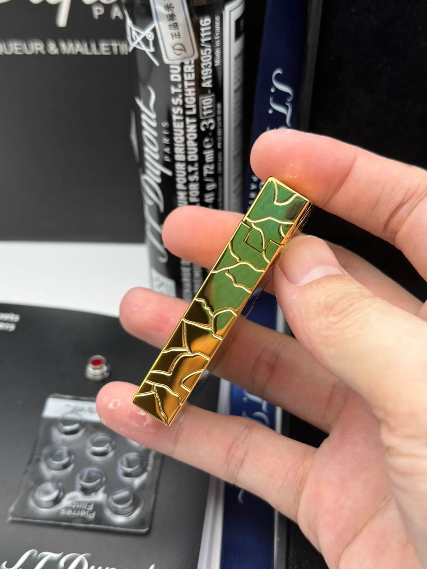 ST Dupont Ligne 2 Fender Lacquered Black & Gold Lighter