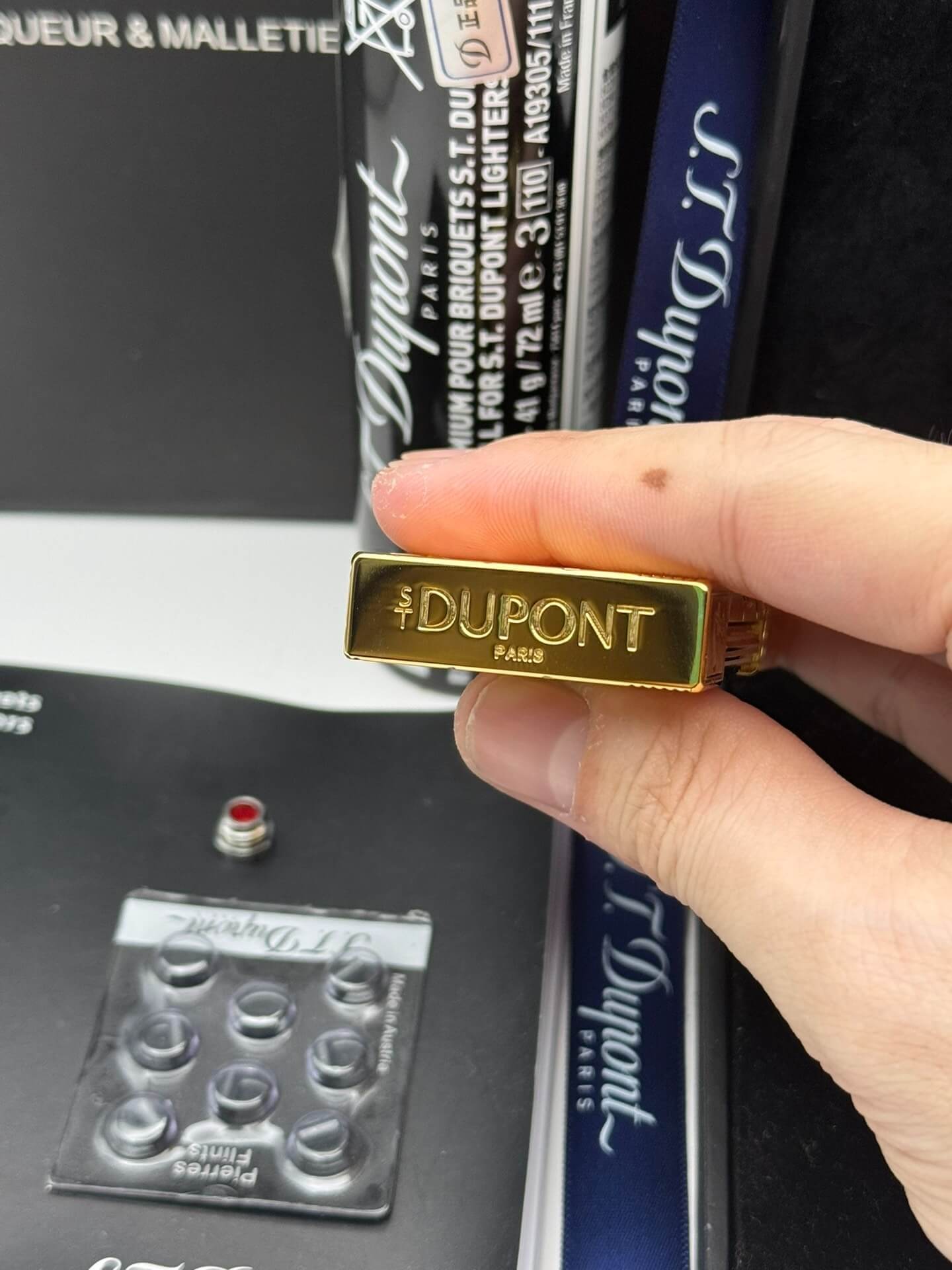 ST Dupont Ligne 2 Fender Lacquered Black & Gold Lighter