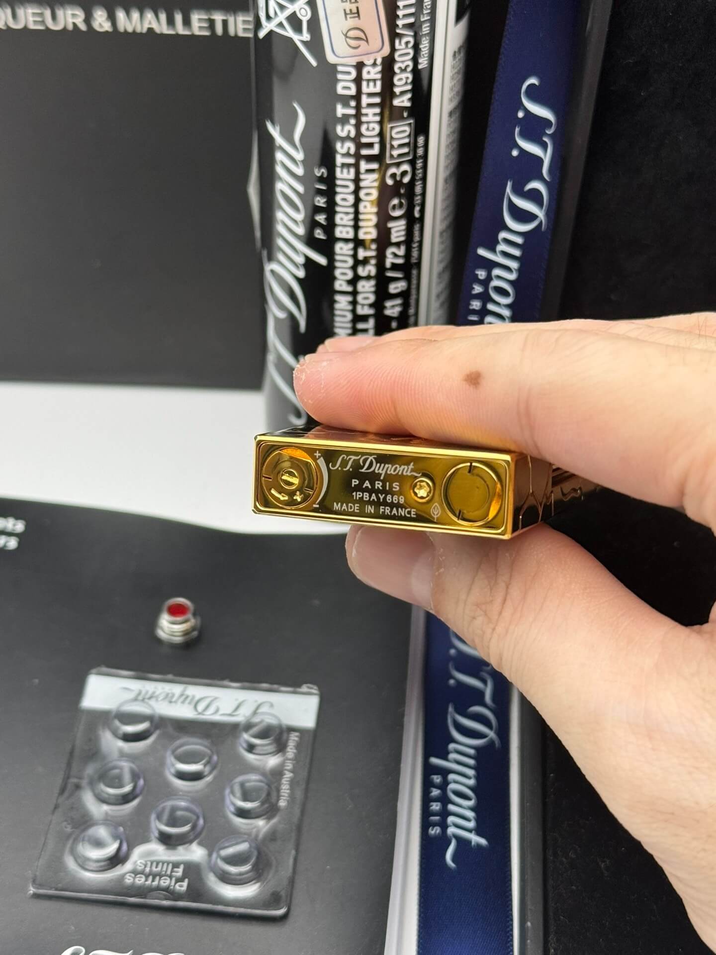 ST Dupont Ligne 2 Fender Lacquered Black & Gold Lighter