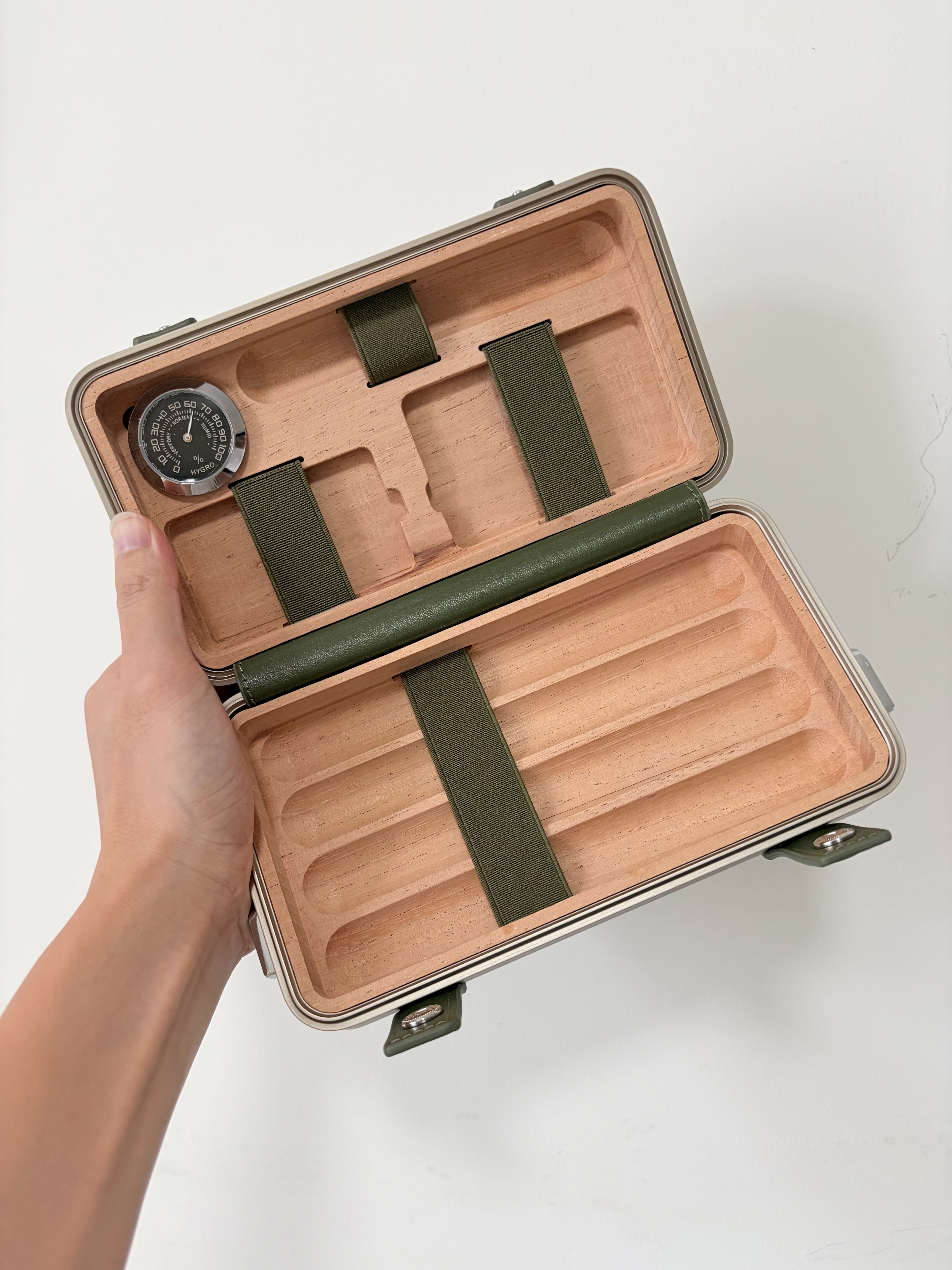 Champagne Green Luxury Cigar Travel Case – No Hygrometer RMW Style Portable Box