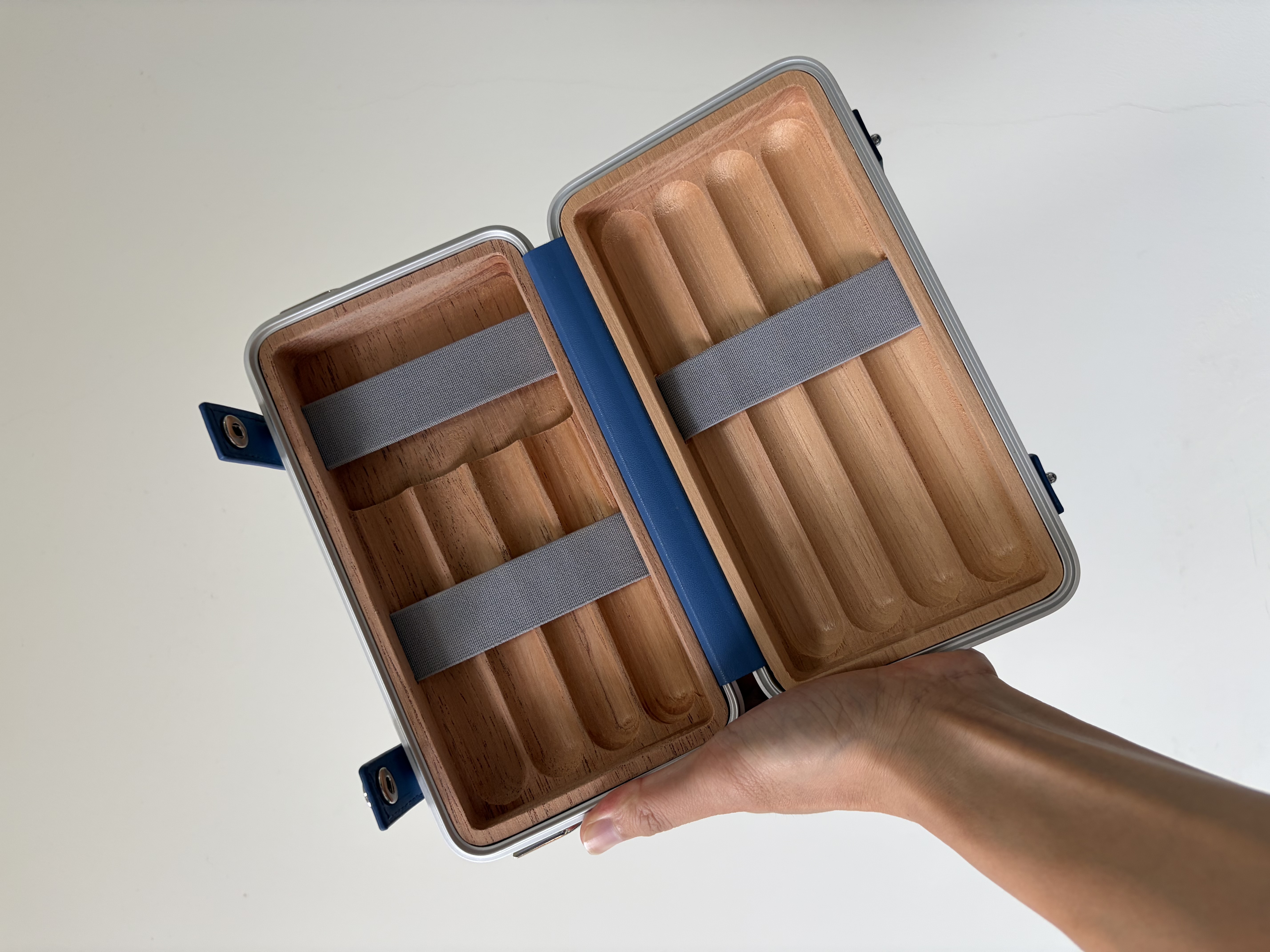 Silver Blue Luxury Cigar Travel Case – No Hygrometer RMW Style Portable Box