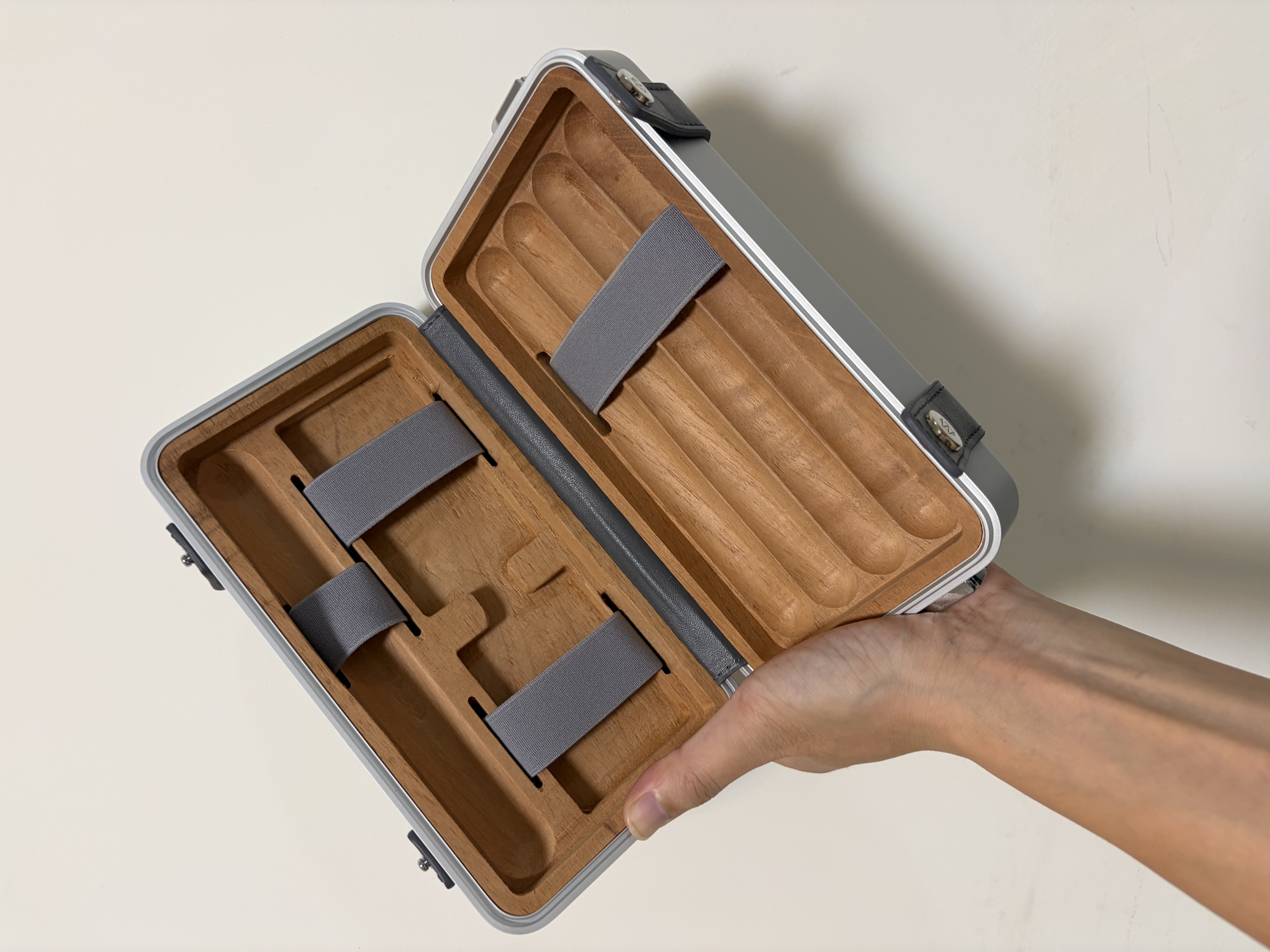 Silver Gray Luxury Cigar Travel Case – No Hygrometer RMW Style Portable Box