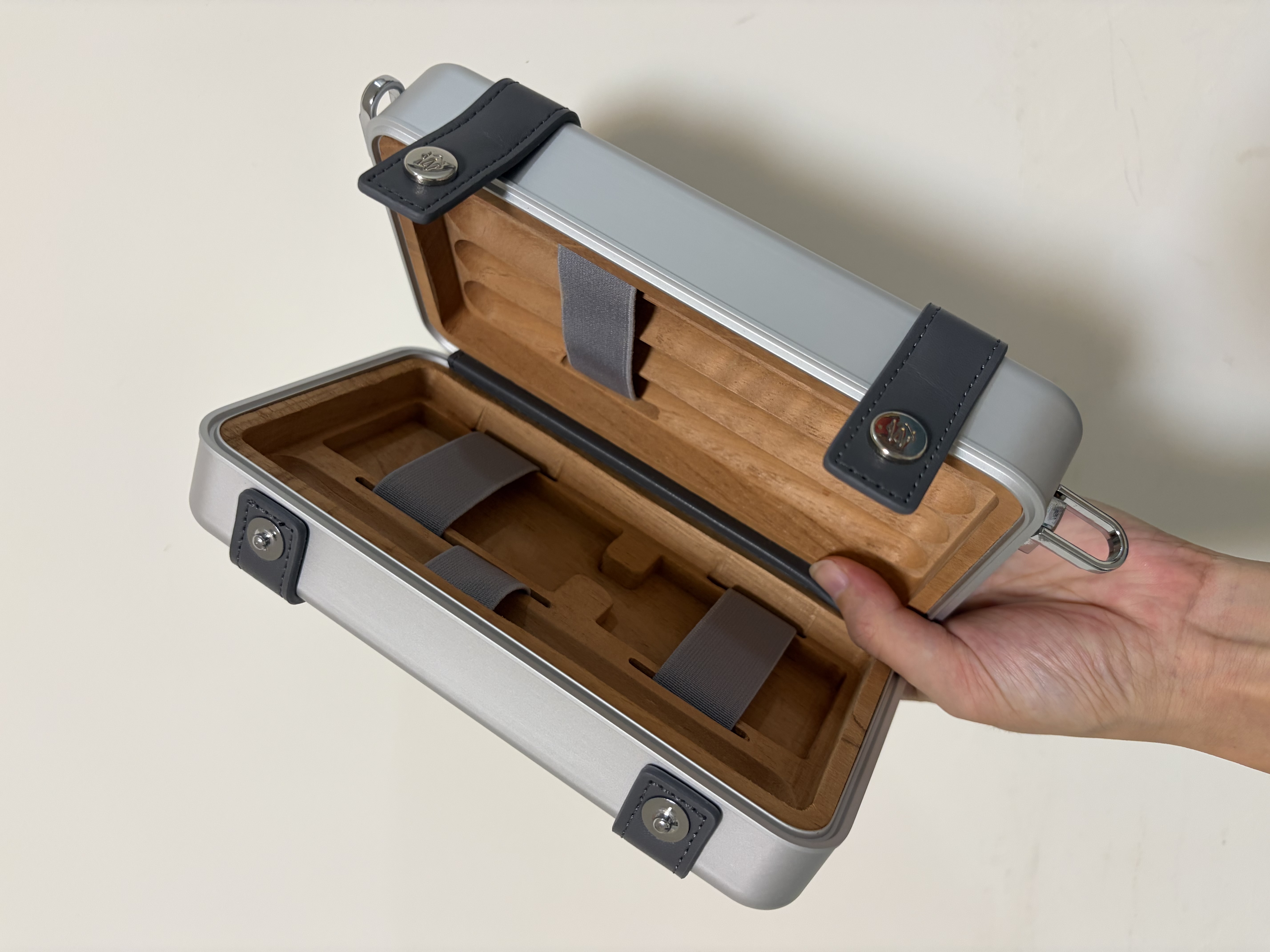 Silver Gray Luxury Cigar Travel Case – No Hygrometer RMW Style Portable Box