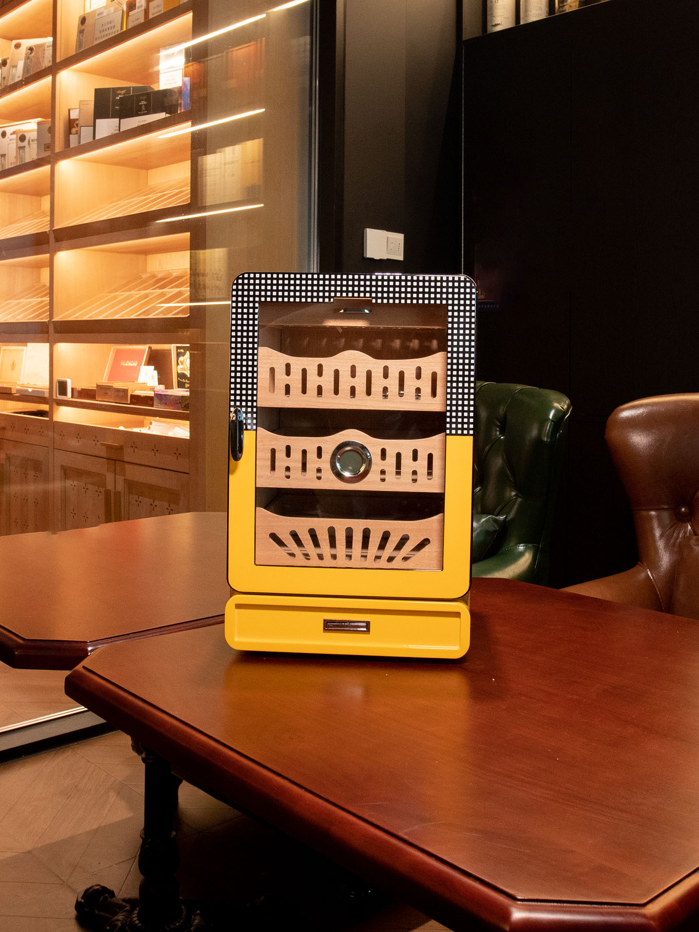 Humidor Yellow Electronic Humidifier Glass 4 Drawer Cigar Box
