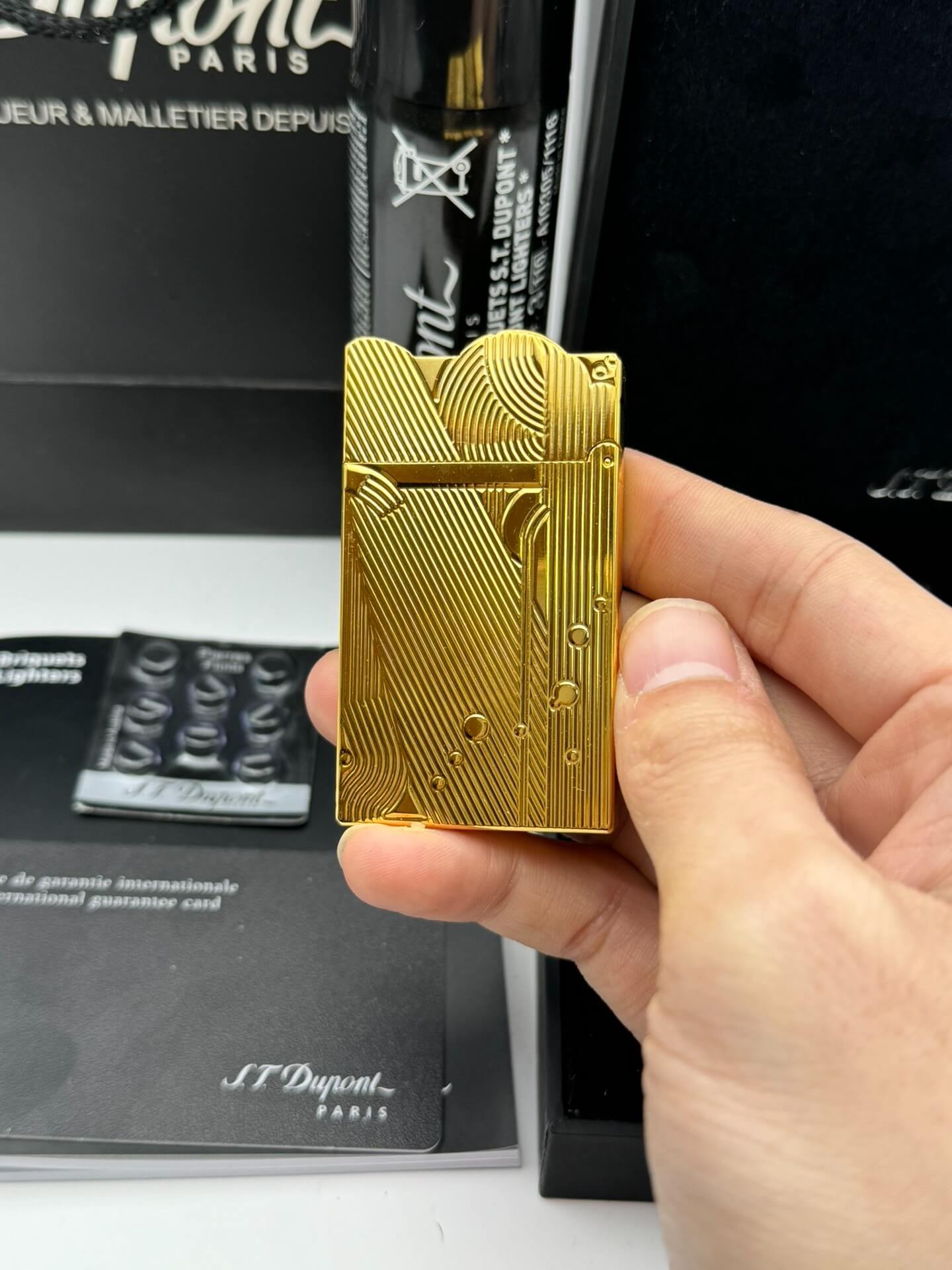 ST Dupont Sleeping Mermaid Sanji Lighter | Gold Butane Lighter
