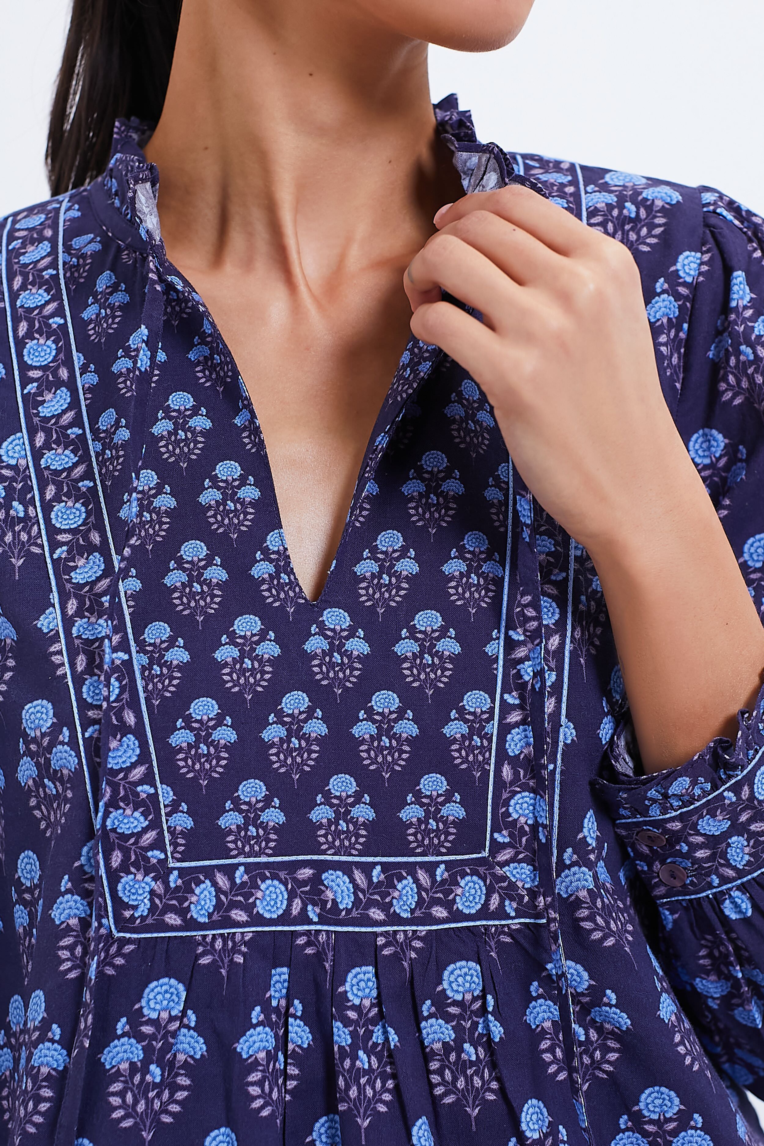 Dusk Buta Nell Mini-Charming Tale Store