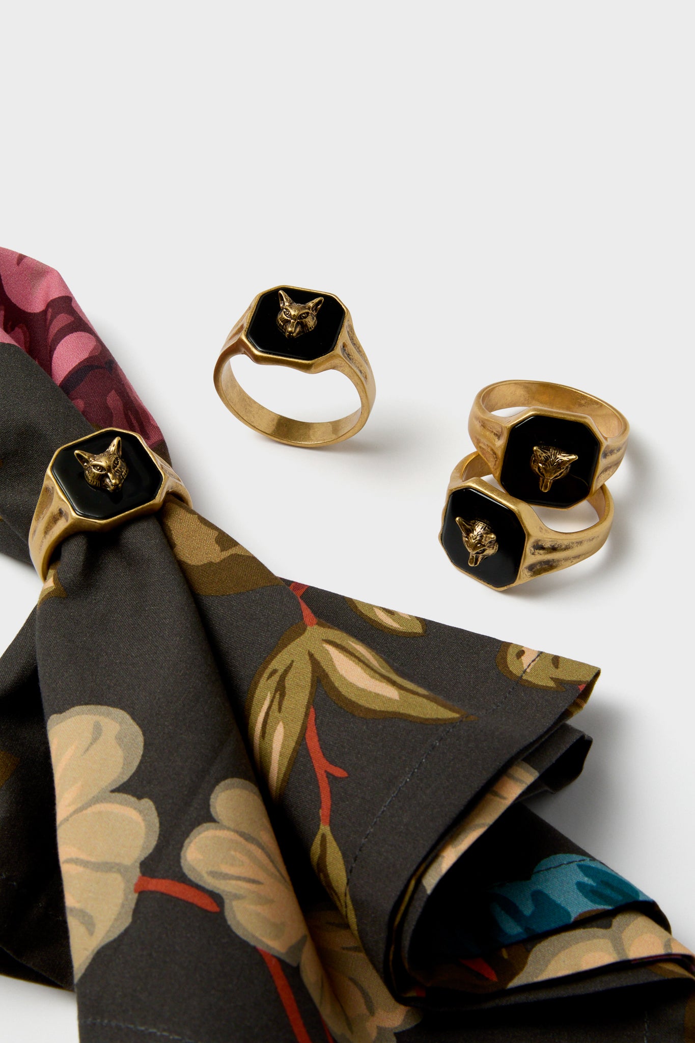 Foxhead Signet Napkin Rings Set of 4-Charming Tale Store