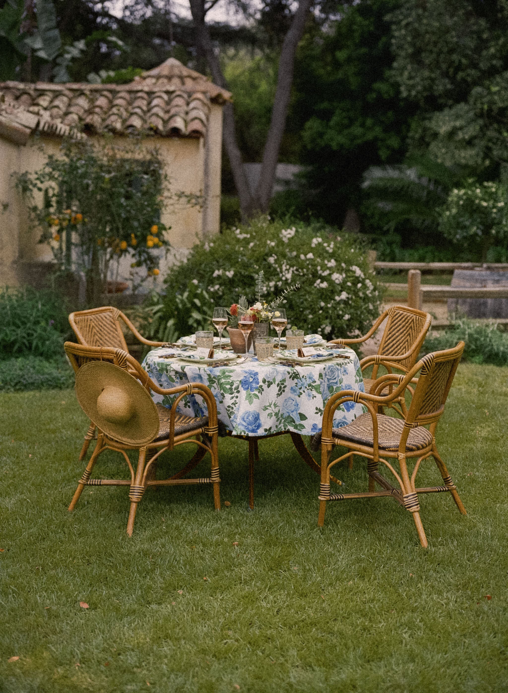 Cerulean Garden Round Tablecloth-Charming Tale Store