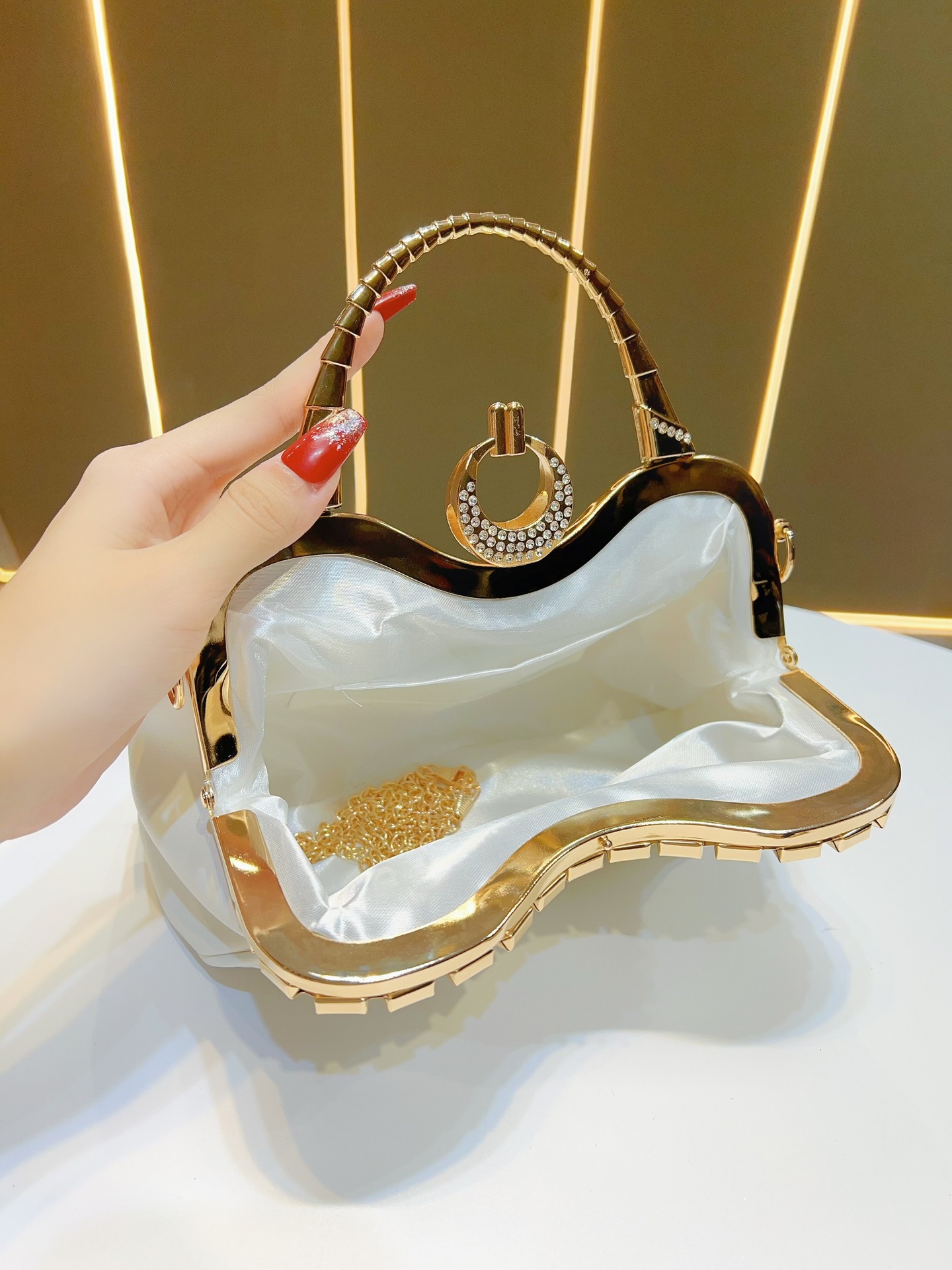 Trendy Handheld Bag — Perfect for Dates, Nights Out & Travel