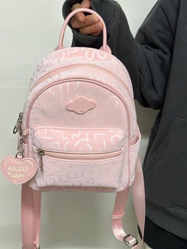 Everyday Backpack — Stylish, Spacious & Versatile-pliege