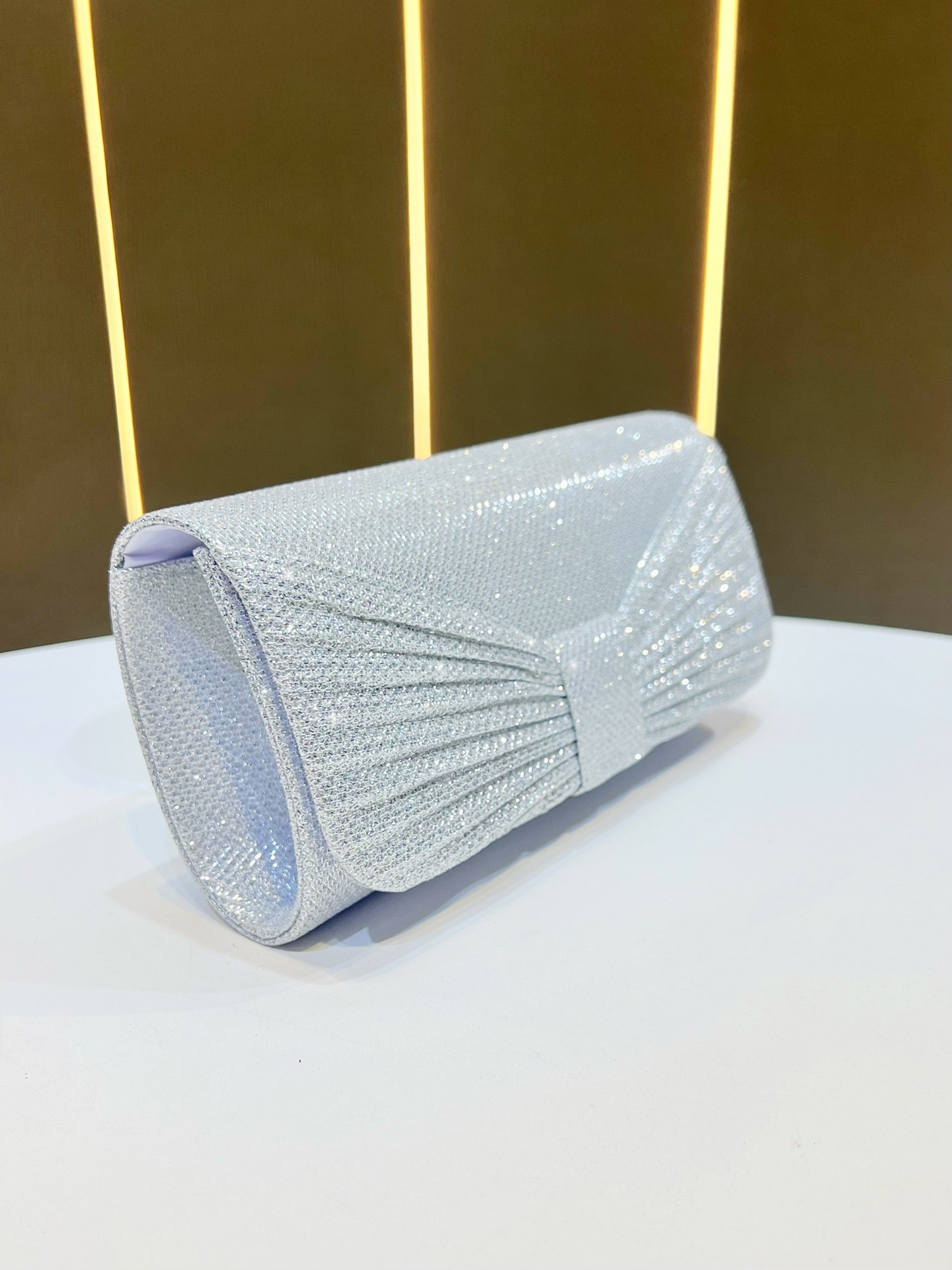 Stylish Handheld Clutch Bag — Lightweight & Fashion-Forward