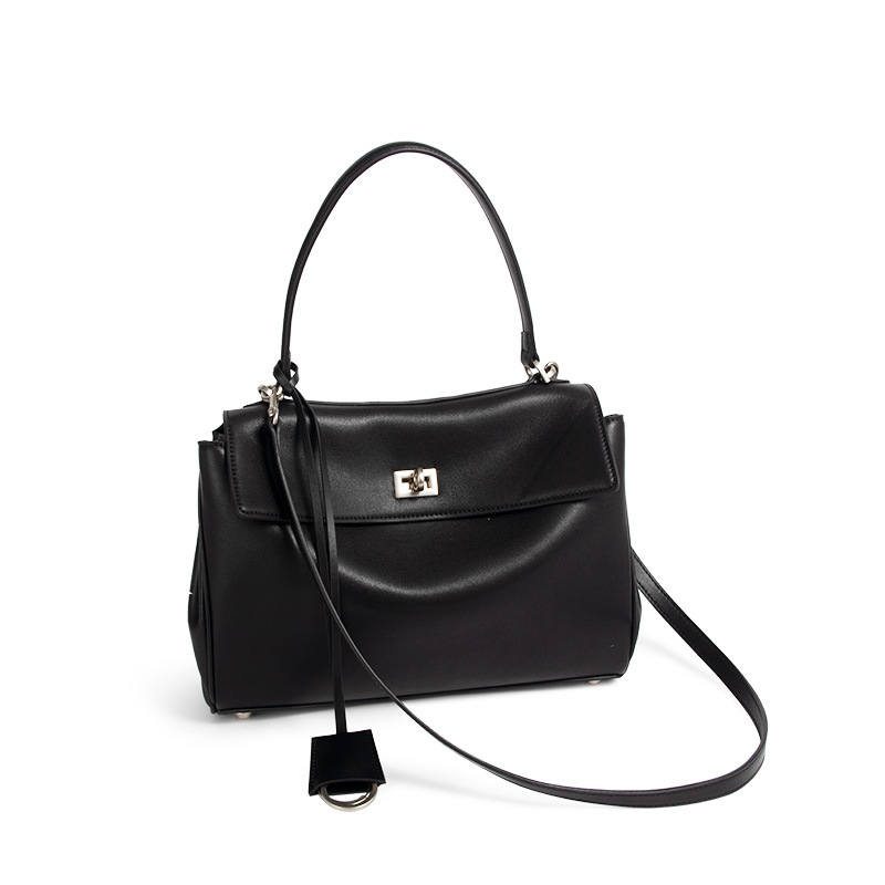 Genuine Leather Shoulder Bag — Premium Quality, Timeless Style