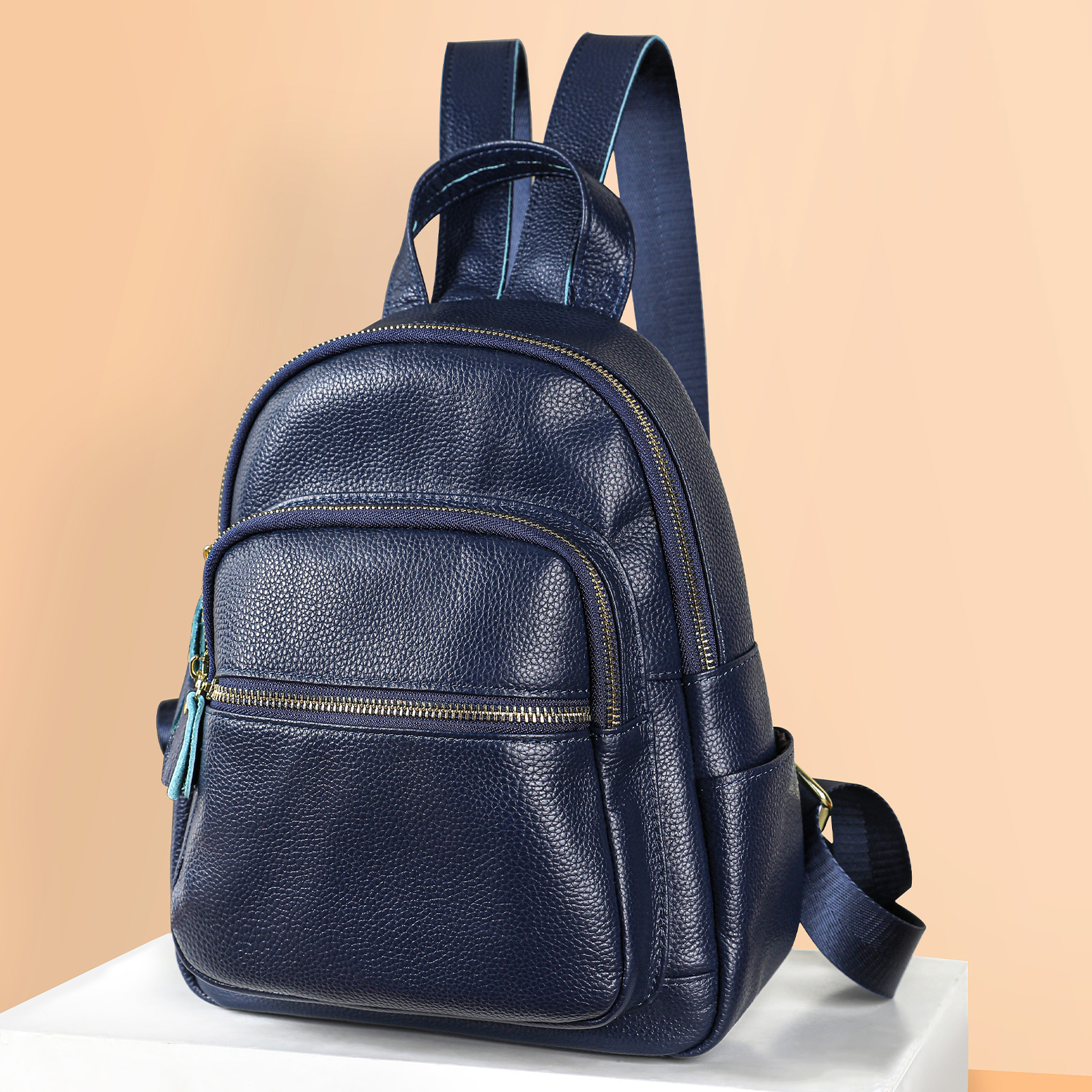 Minimalist Backpack — Trendy and Practical for Daily Use