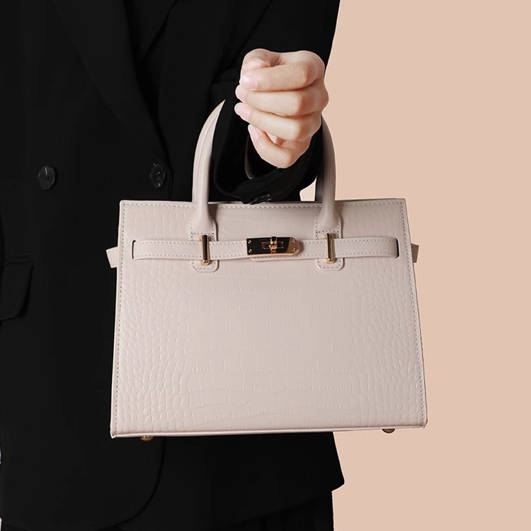 High-Quality PU Leather Handbag — Elegant & Versatile