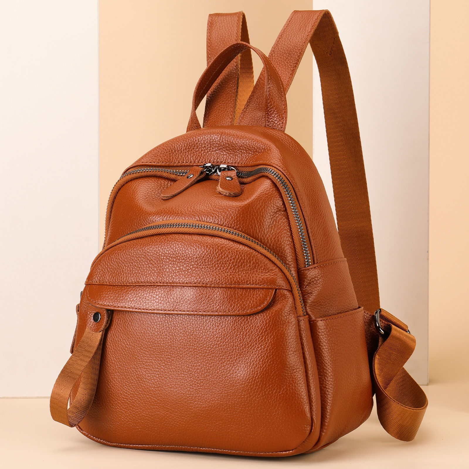 Minimalist Backpack — Trendy and Practical for Daily Use