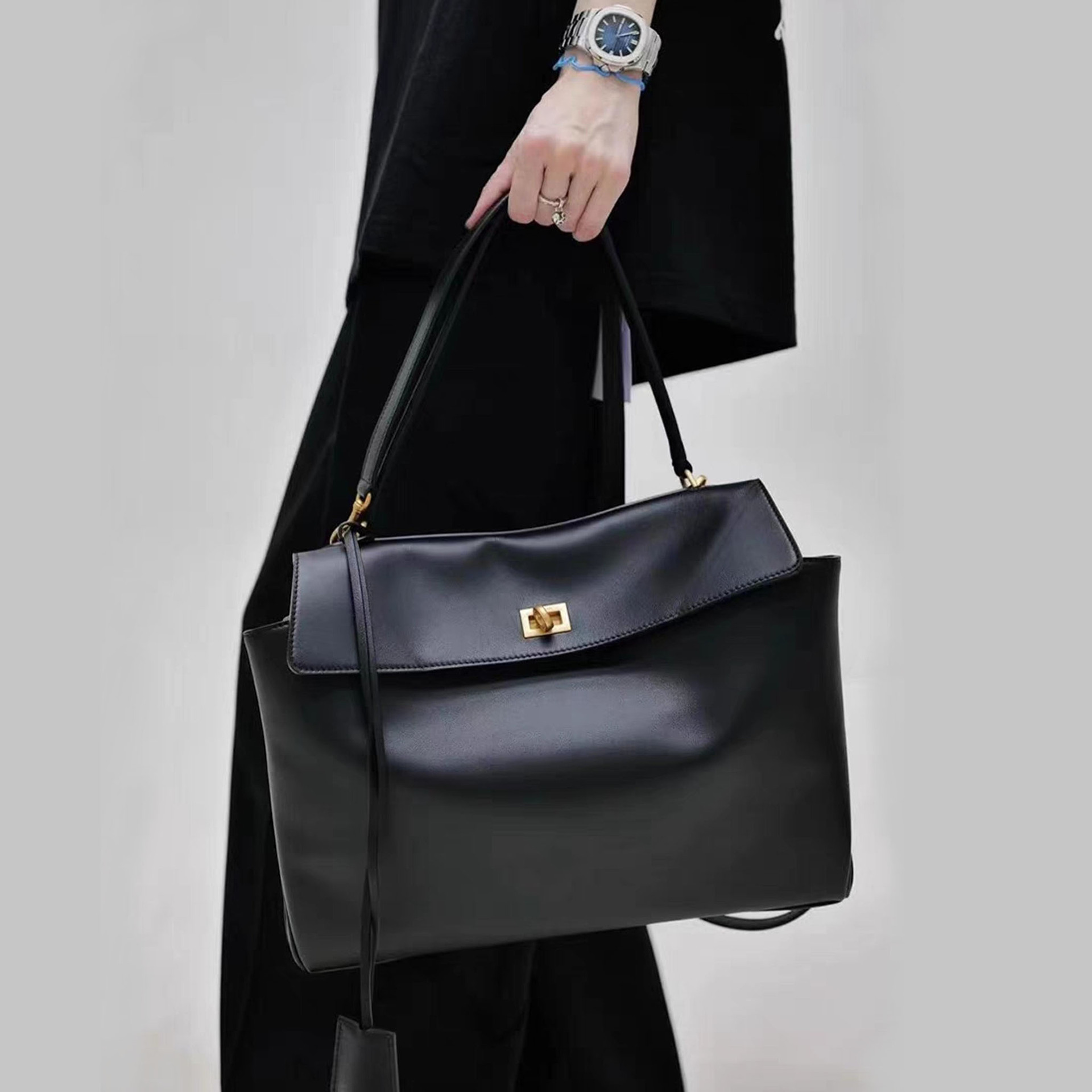 Genuine Leather Shoulder Bag — Premium Quality, Timeless Style