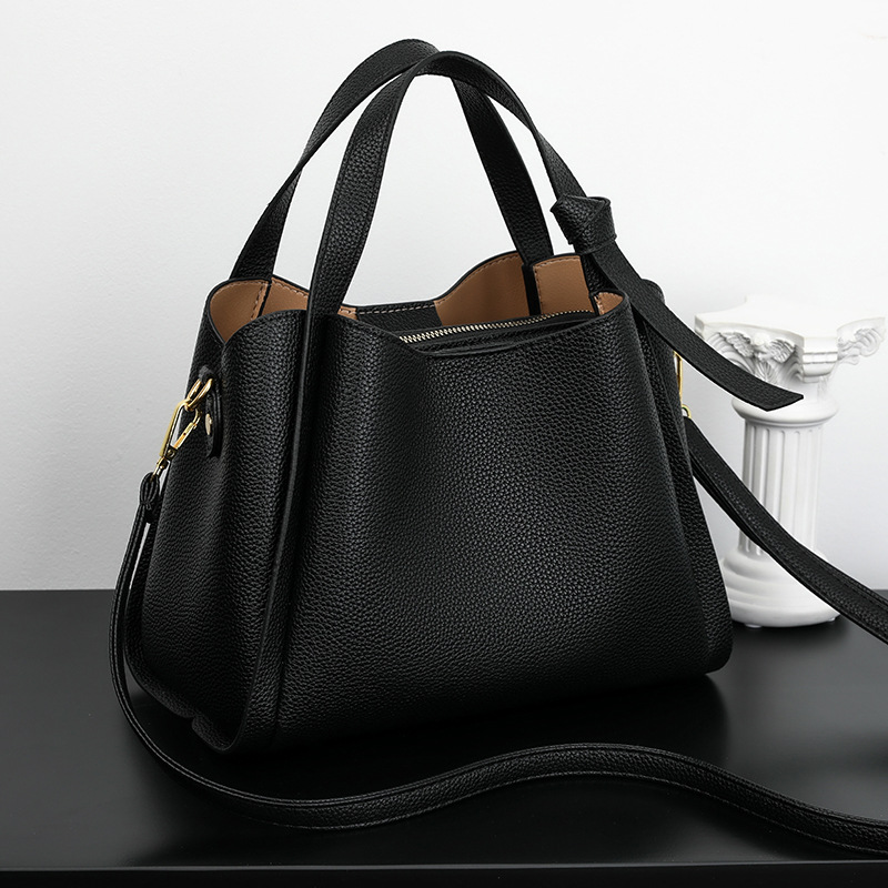 Modern Shoulder Bag — Sleek Design for Daily Use