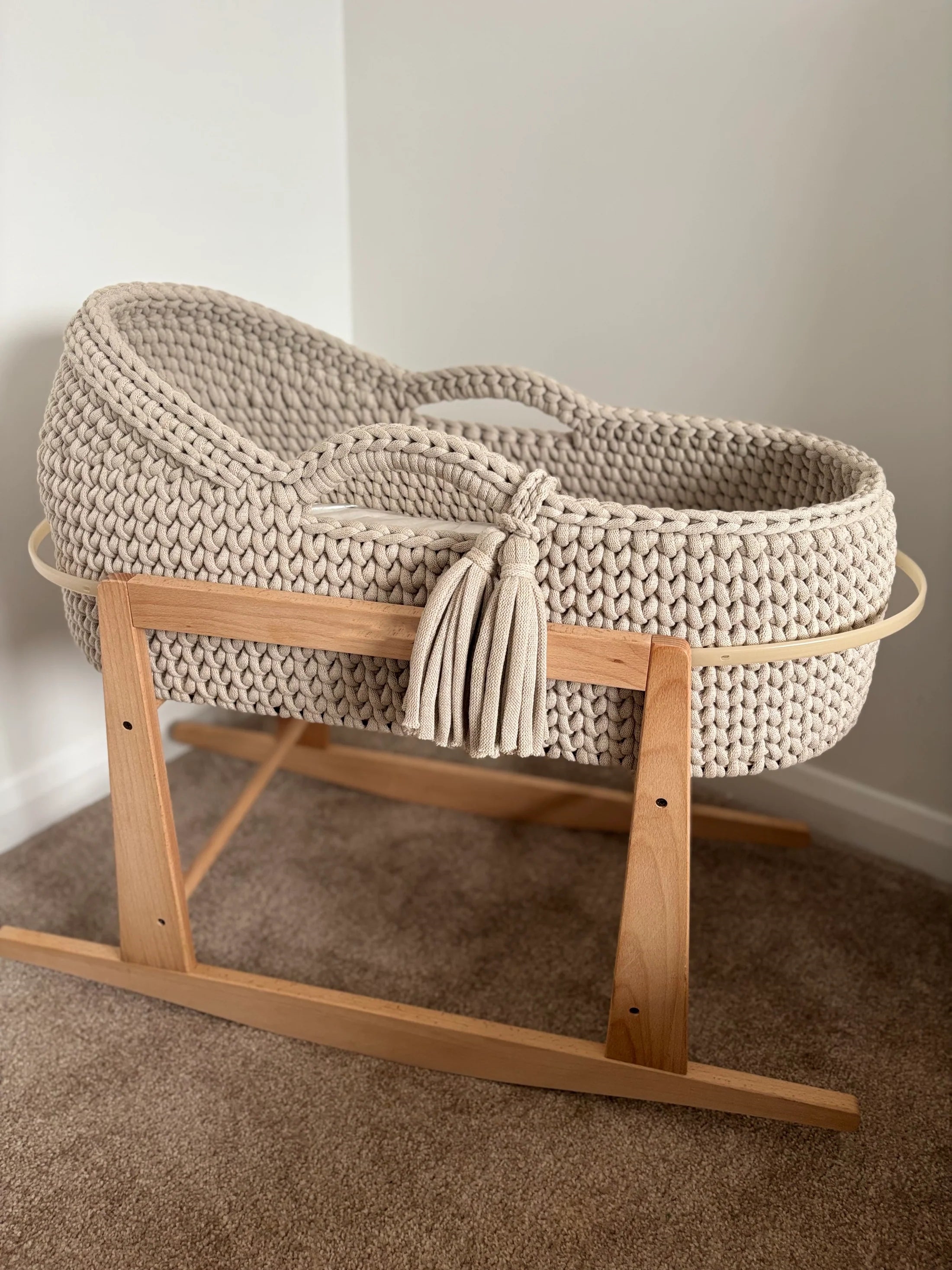 Cozy Knit Bassinet Baby shaker