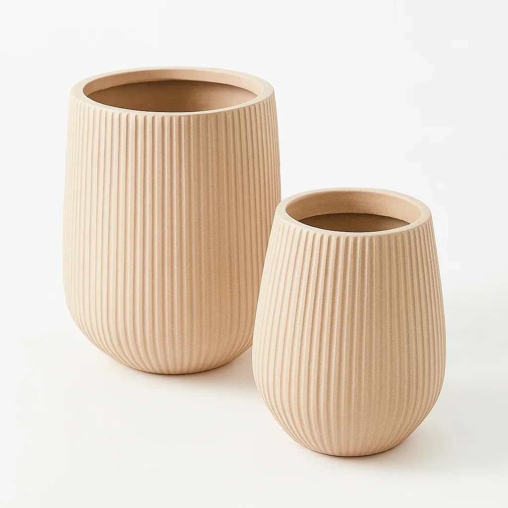 Pot de fleur décoratif en céramique avec texture striée