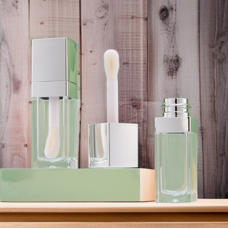 Leak-proof cosmetic tube for lip gloss