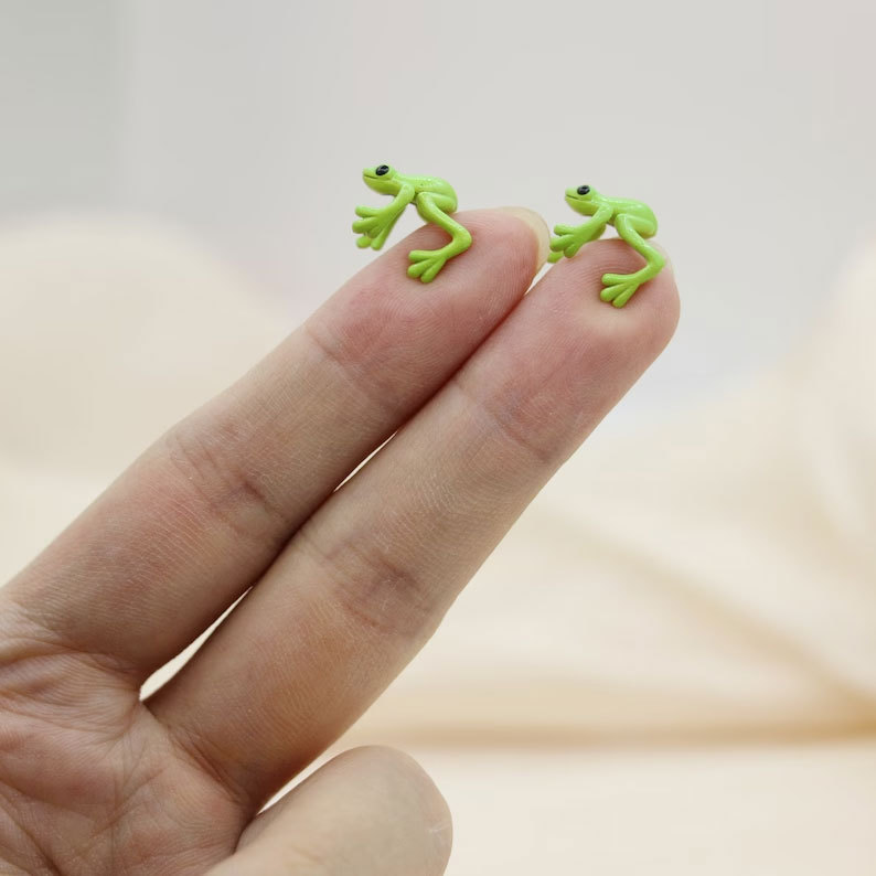 Green Frog Ear Cuff