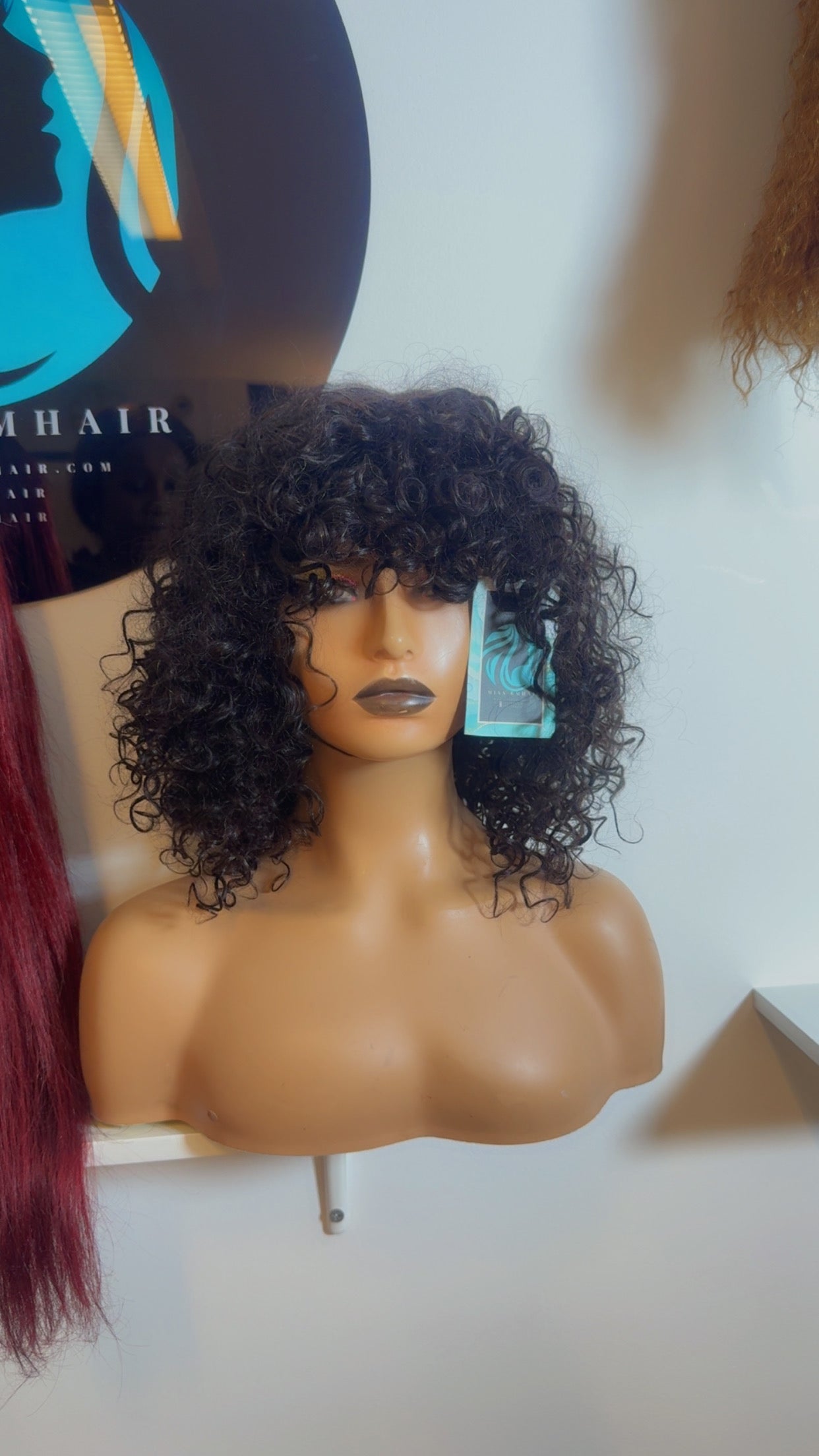 Perruque cheveux vierges -Ruth bouclés avec frange sans colle