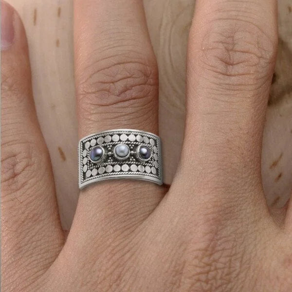 Háromköves gyöngy faragott geometrikus gyűrű