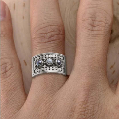 Háromköves gyöngy faragott geometrikus gyűrű