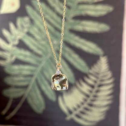 Elsa kalapált négyzet alakú medál nyaklánc