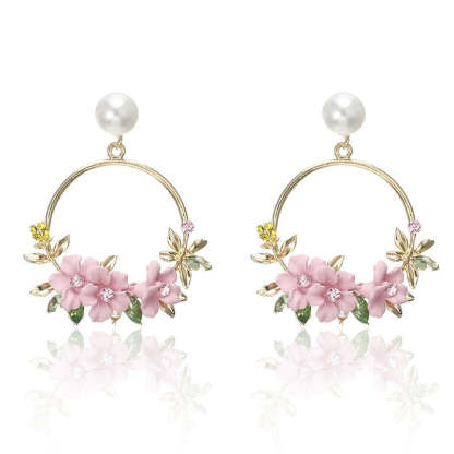 Virág és gyöngy fülbevalók aranyban
