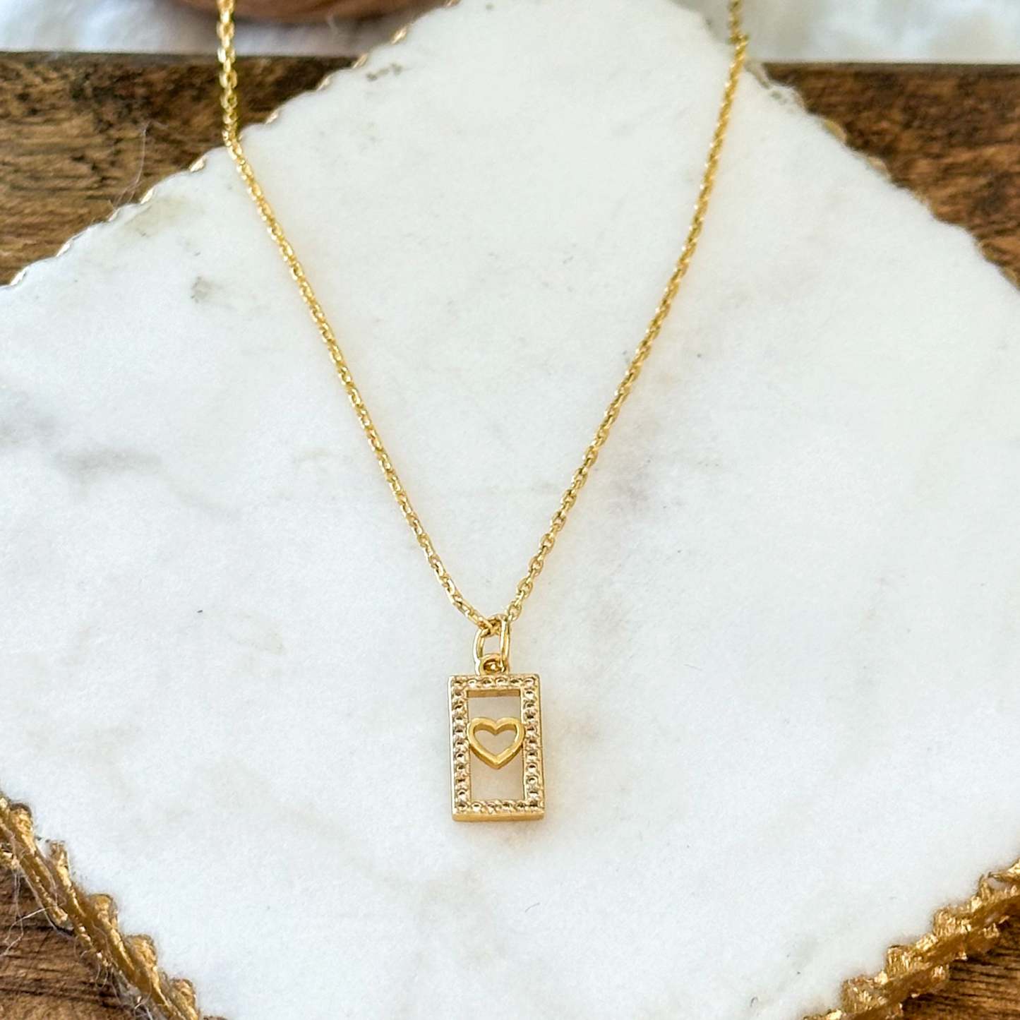 Carita kecses szív alakú címke nyaklánc