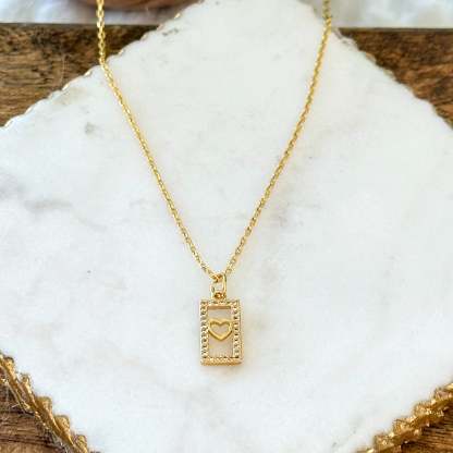 Carita kecses szív alakú címke nyaklánc