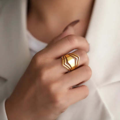 Elegáns arany gyűrű