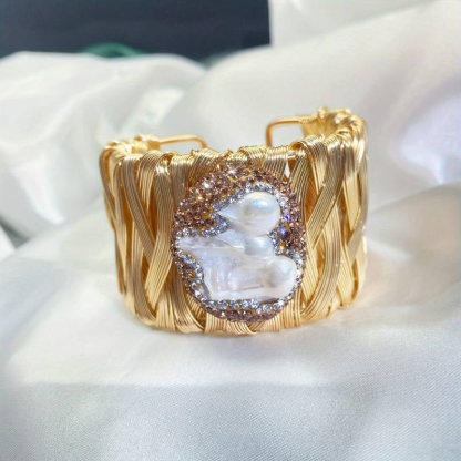 Vintage arany fehér köves karkötő