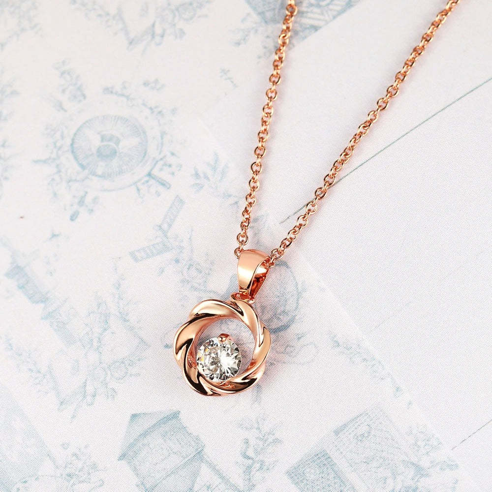 Vintage rozéarany csavart medál és ragyogó drágakő nyaklánc