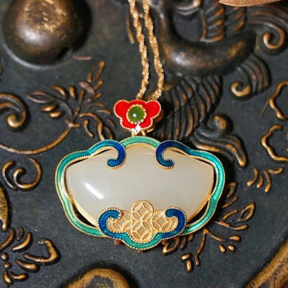 Időtlen arany felhő piros és zöld virágos medál nyaklánc